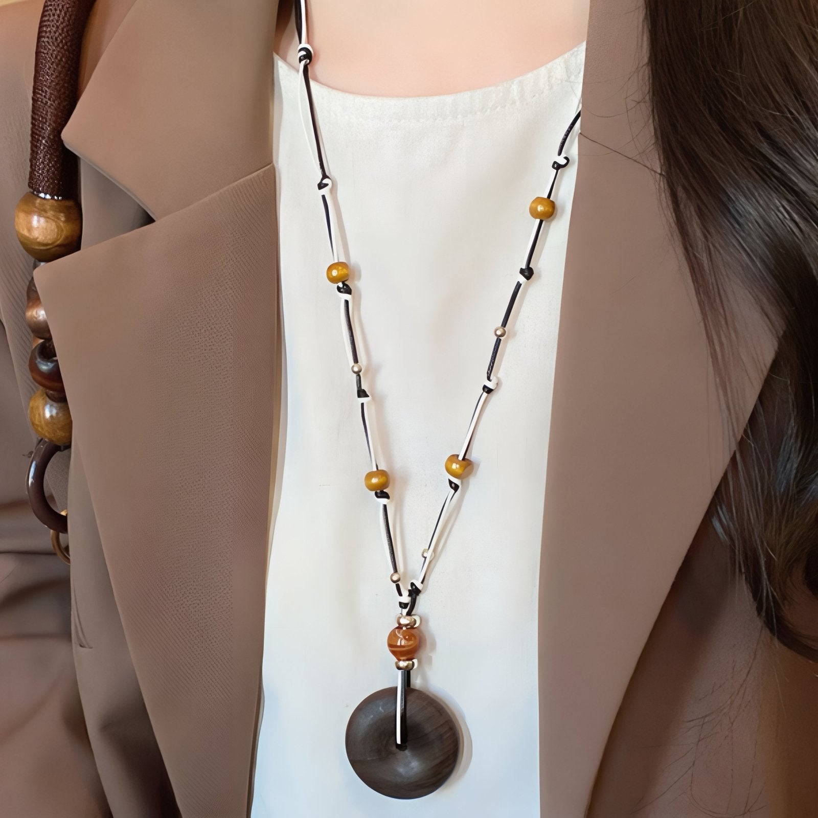 Collier en bois pour femme, avec perles, pendentif géométrique rétro et résine, cordon ajustable