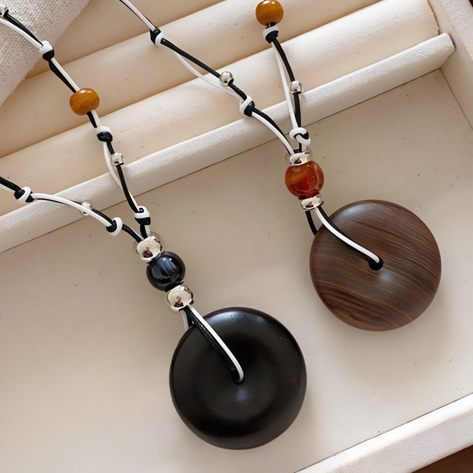 Collier en bois pour femme, avec perles, pendentif géométrique rétro et résine, cordon ajustable