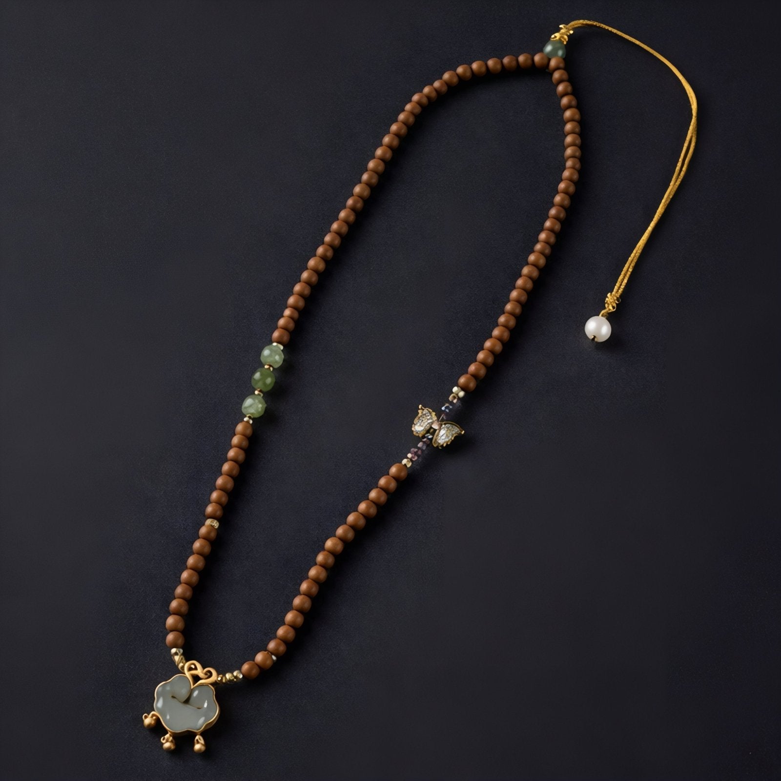 Collier en perles de bois de santal et pierre naturelle vert jade, avec pendentif nuage porte - bonheur et alliage métallique