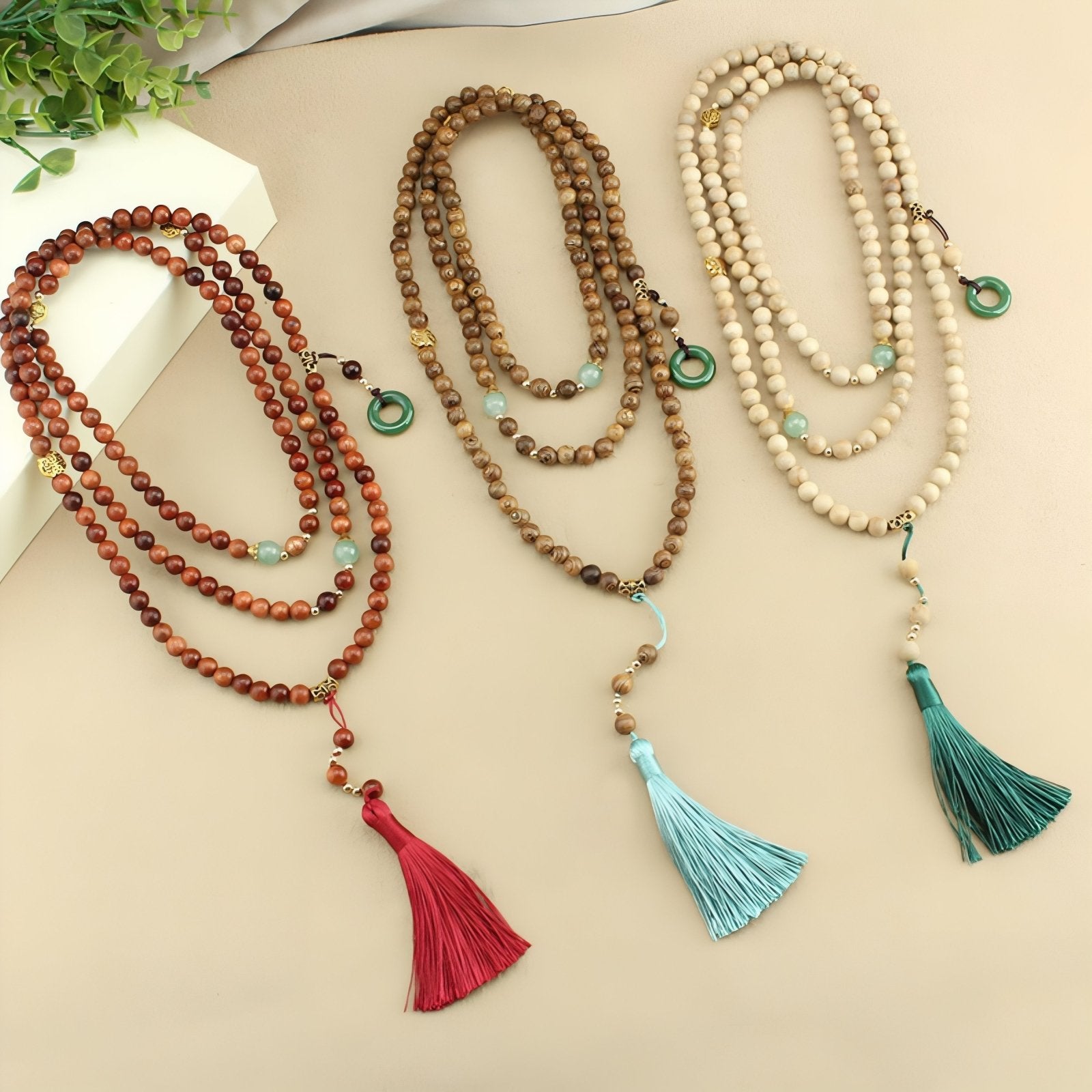 Collier en perles de bois naturel avec pompon, ornements en alliage métallique, style bohème