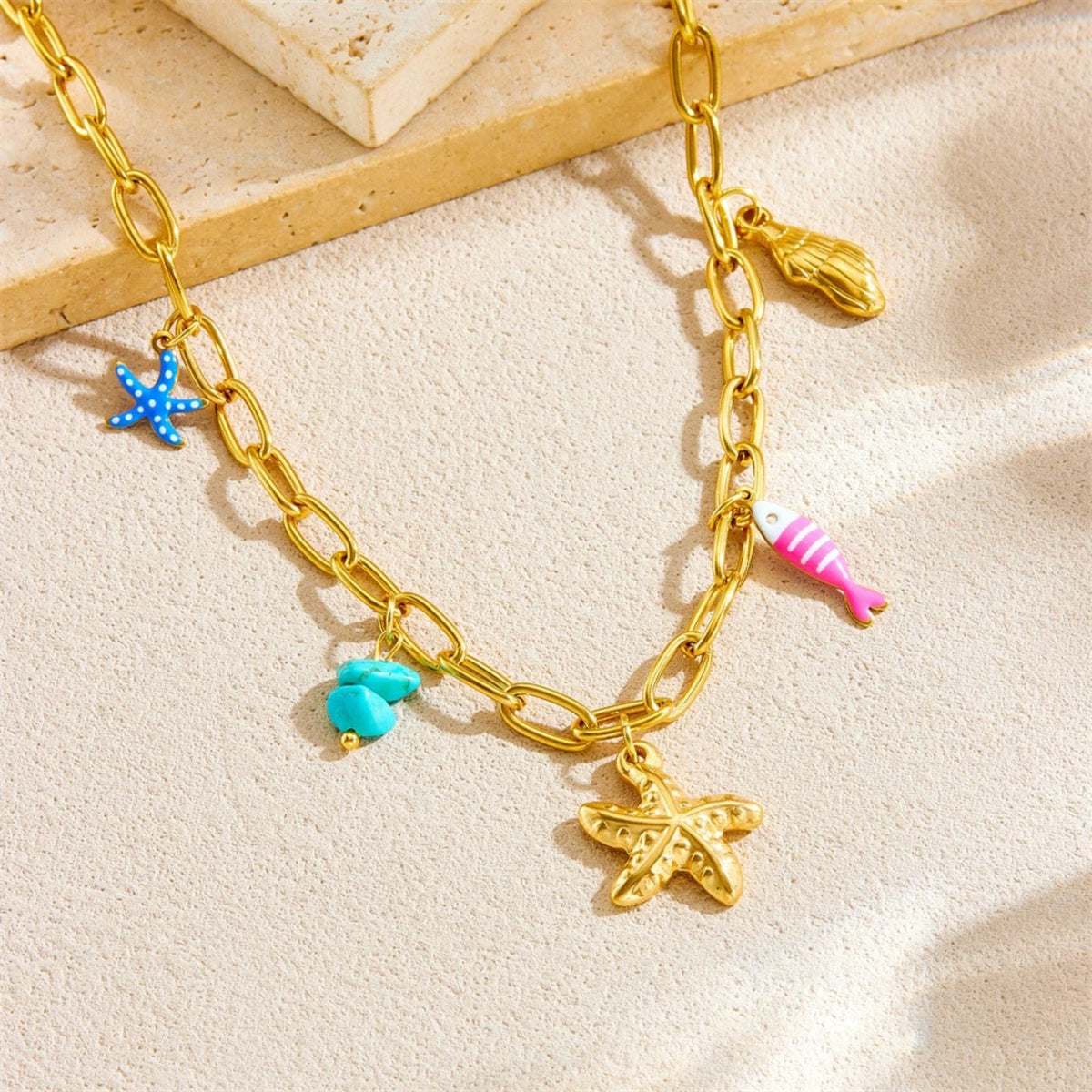 Collier étoile de mer pour femme, en acier inoxydable doré, chaîne épaisse avec poissons et charms colorés
