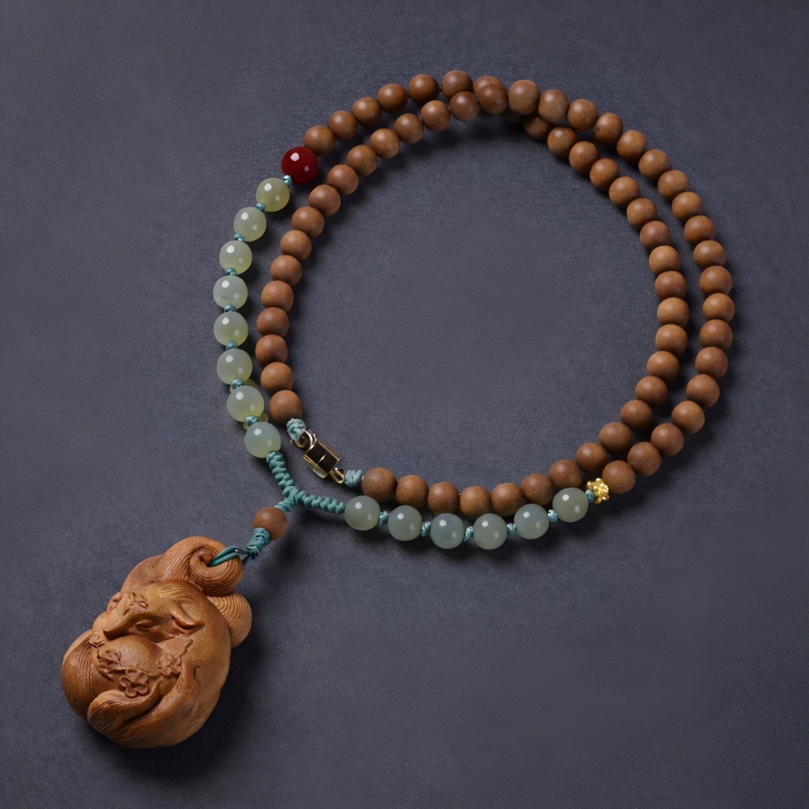 Collier feng shui en bois de santal naturel et en perle de bois, avec pendentif renard sculpté