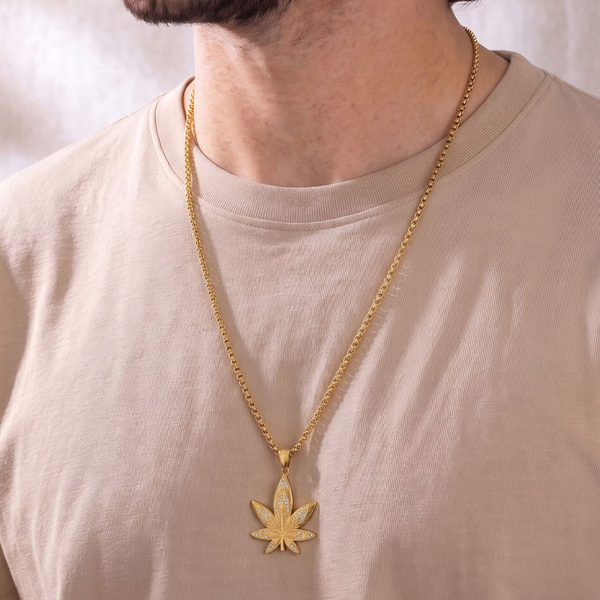 Collier feuille de cannabis pour homme, en acier inoxydable, pendentif serti de cristaux blancs