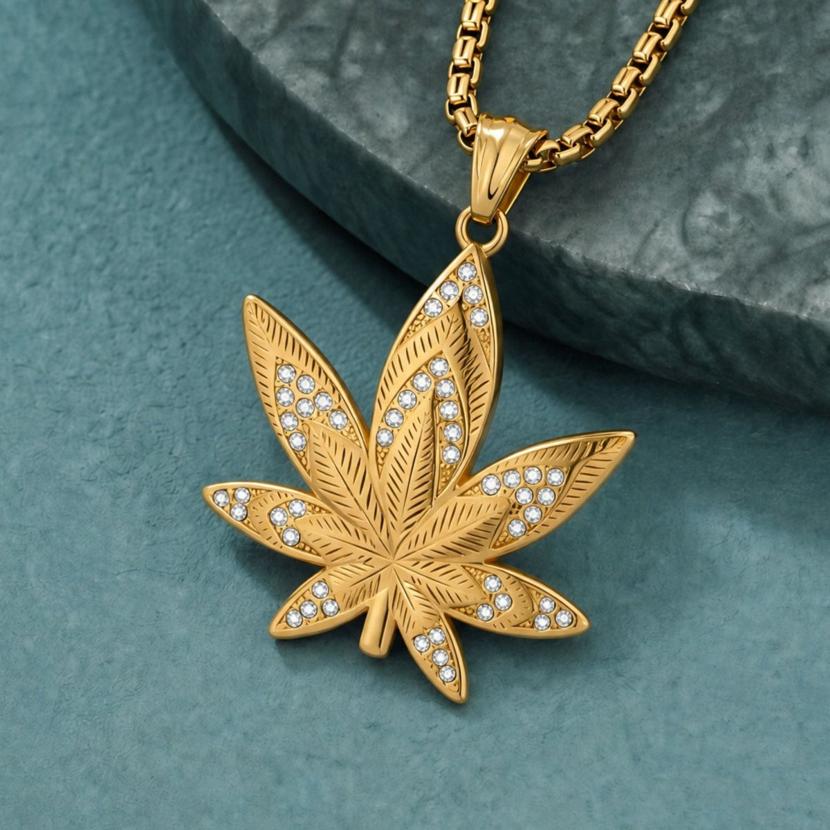 Collier feuille de cannabis pour homme, en acier inoxydable, pendentif serti de cristaux blancs