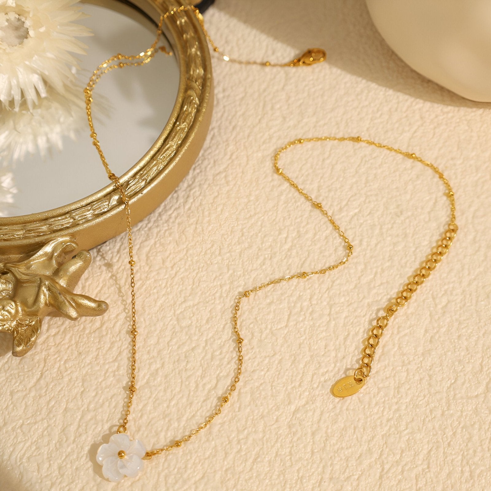 Collier fleur nacrée en acier inoxydable doré, pendentif sculpté, pour femme élégante, modèle Floréa