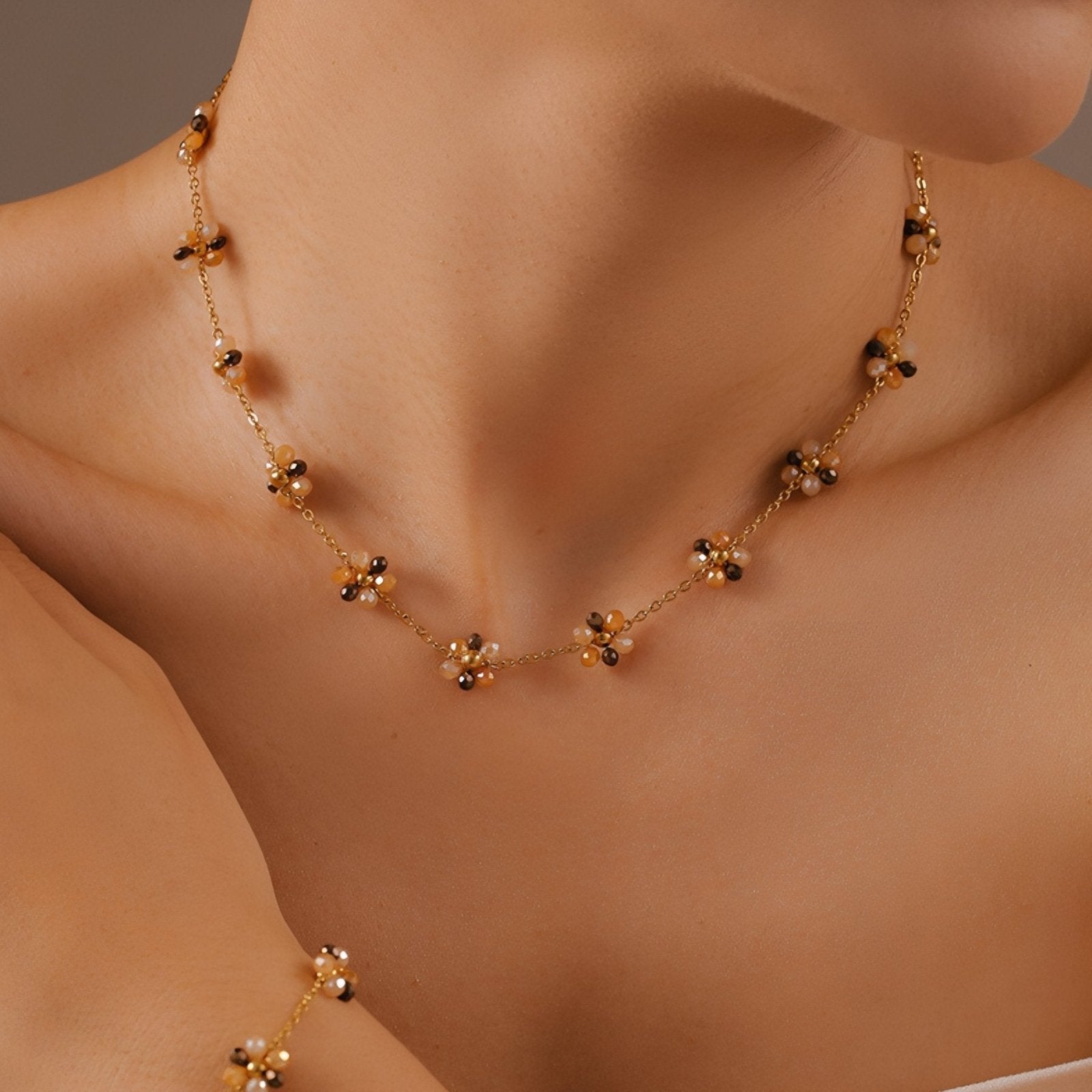 Collier floral léger, fleurs en perles en verre multicolore, en acier inoxydable