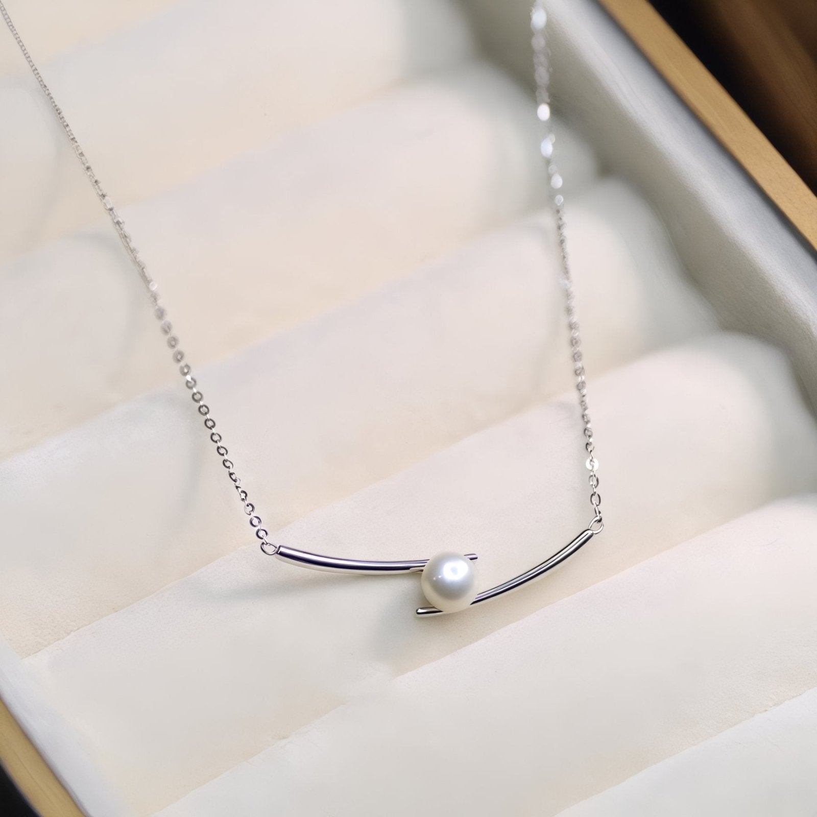 Collier géométrique femme, perle blanche et barre argent 925, modèle Adrianna