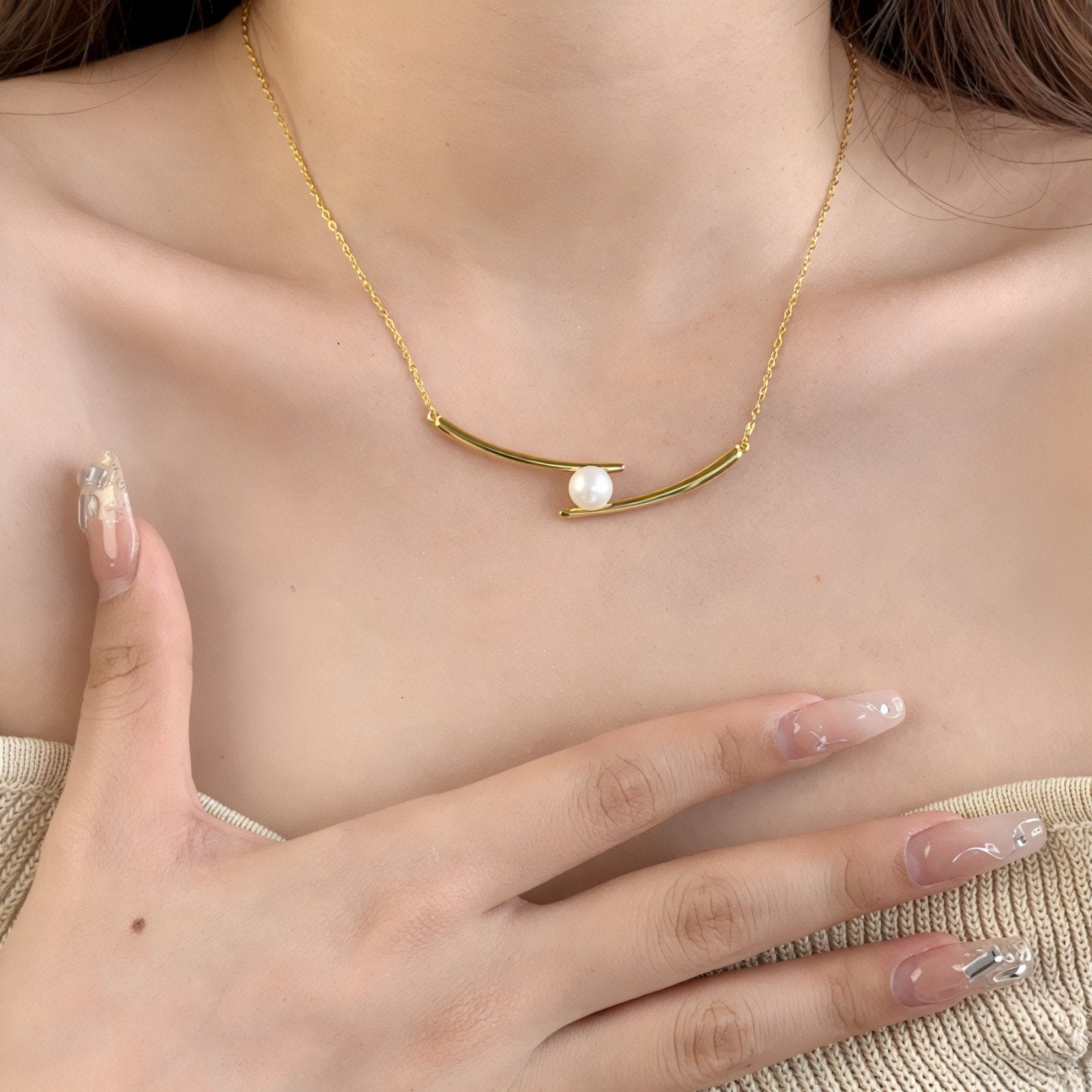 Collier géométrique femme, perle blanche et barre argent 925, modèle Adrianna