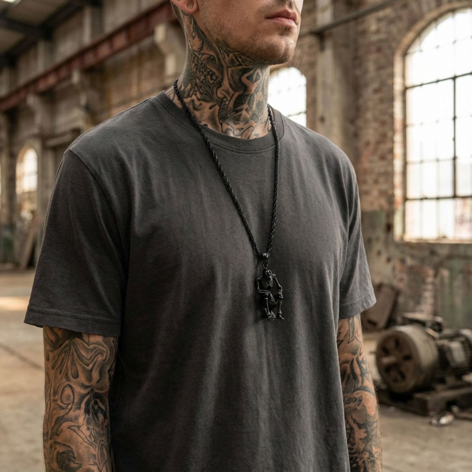 Collier gothique pour homme, avec pendentif squelette assis, en acier inoxydable