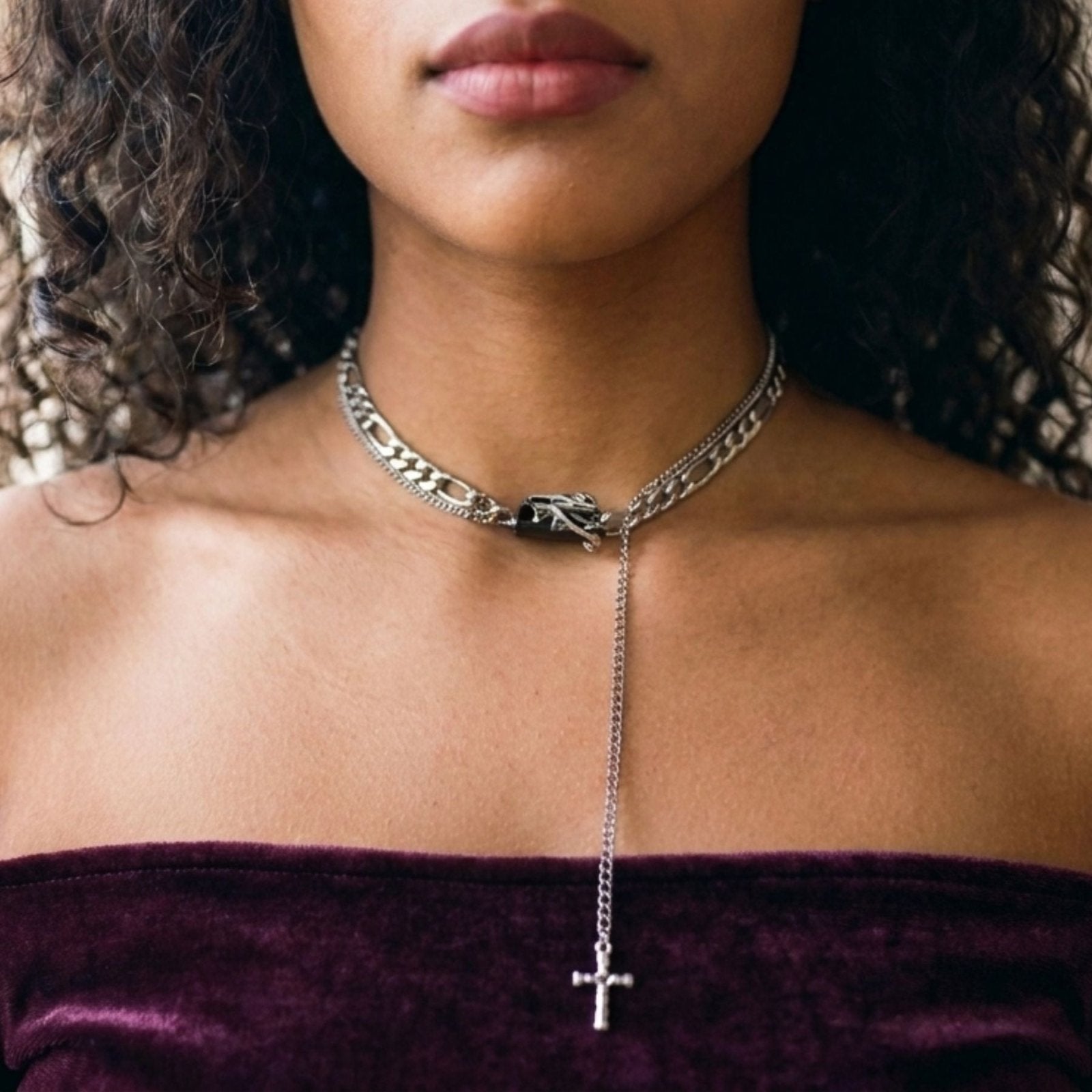 Collier gothique punk multi-rang pour femme en alliage métallique, avec pendentif croix