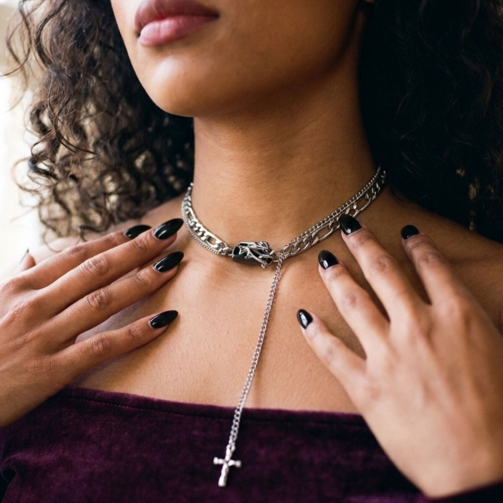 Collier gothique punk multi-rang pour femme en alliage métallique, avec pendentif croix