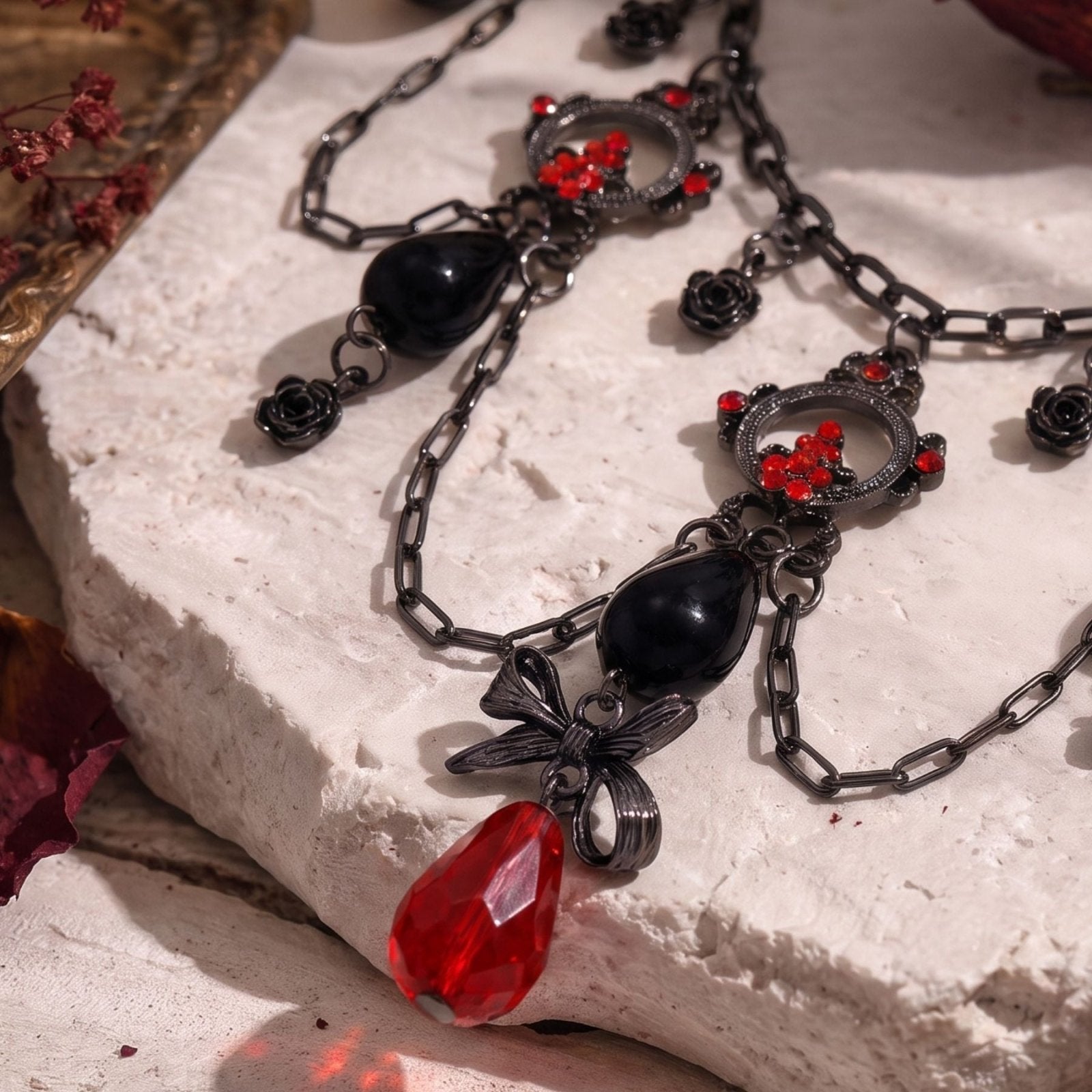Collier gothique victorien pour femme, en alliage métallique, avec ornements rouges