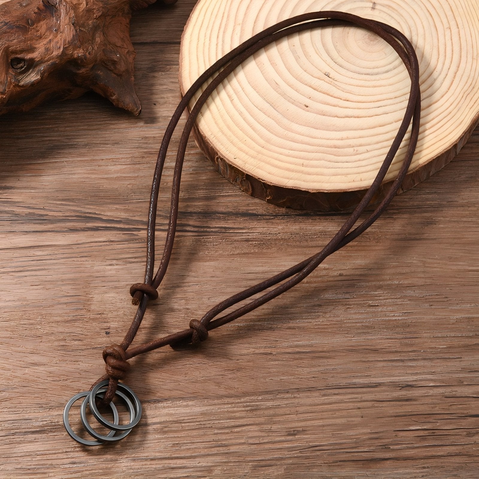 Collier homme en cuir marron avec anneaux métalliques, style vintage bohème