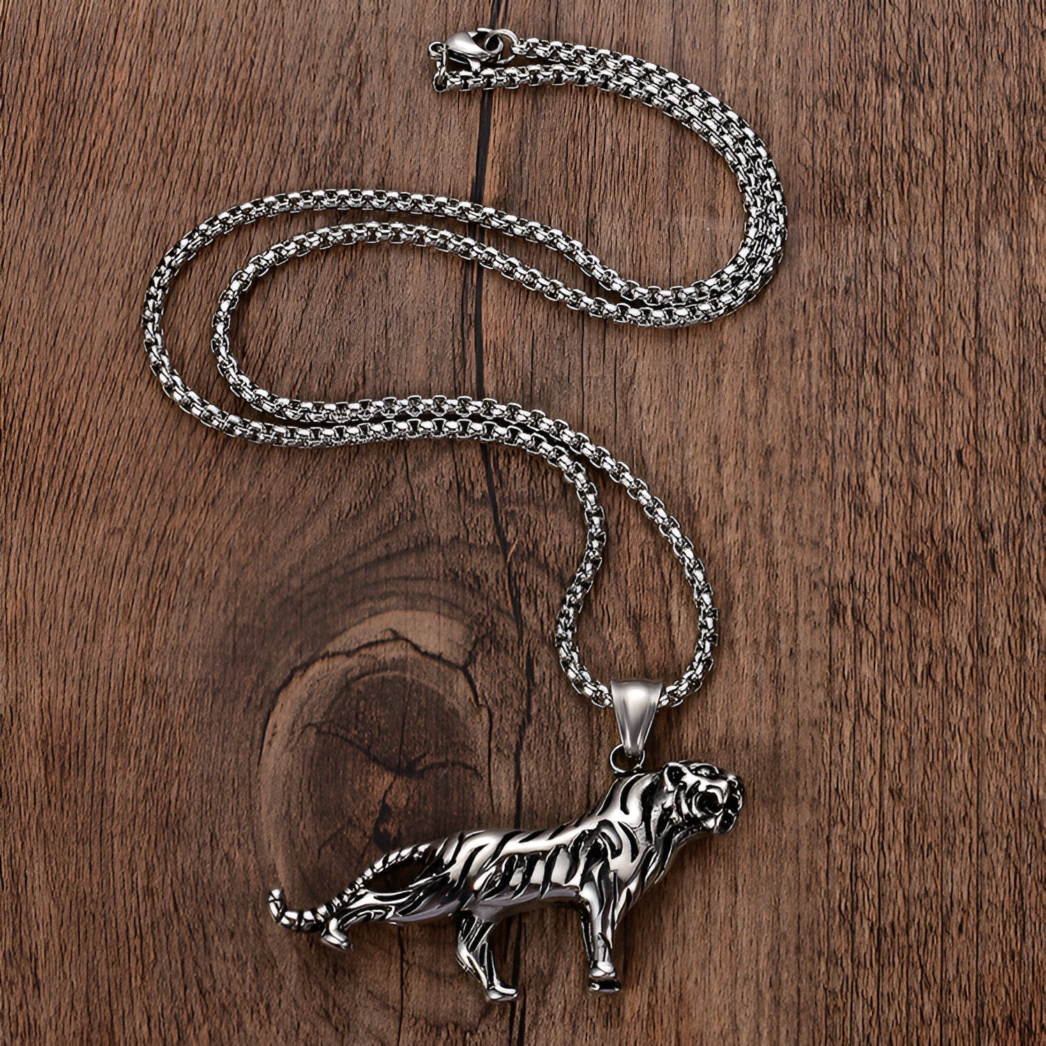 Collier homme pendentif tigre sculpté, style vintage oriental, modèle Shen