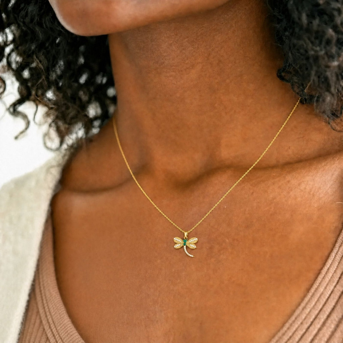 Collier libellule pour femme, en acier inoxydable doré, pendentif délicat serti de pierres scintillantes