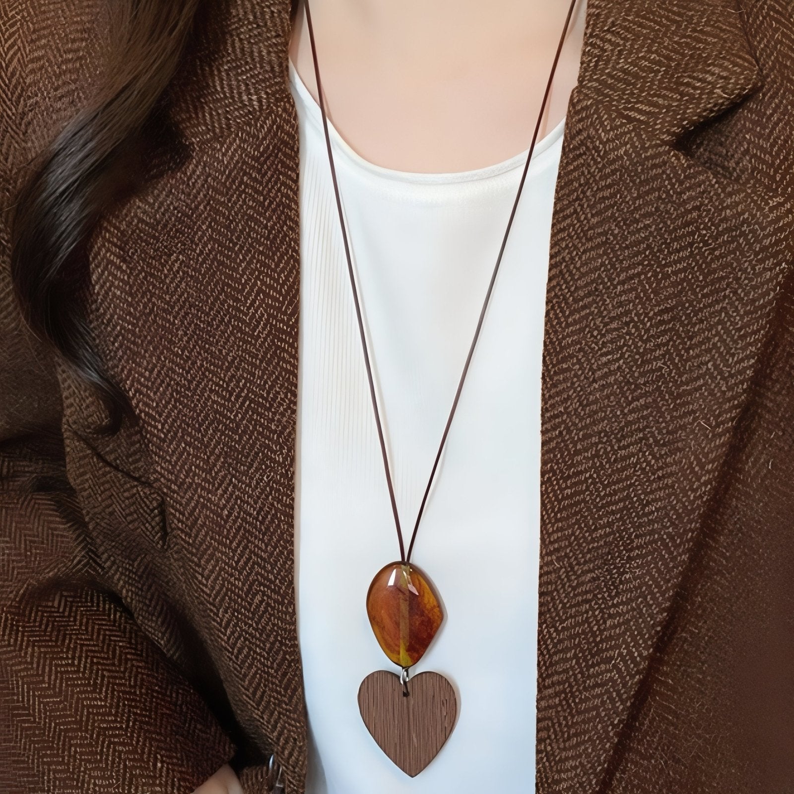 Collier long pour femme, avec pendentif cœur en bois naturel et perle en résine, style bohème