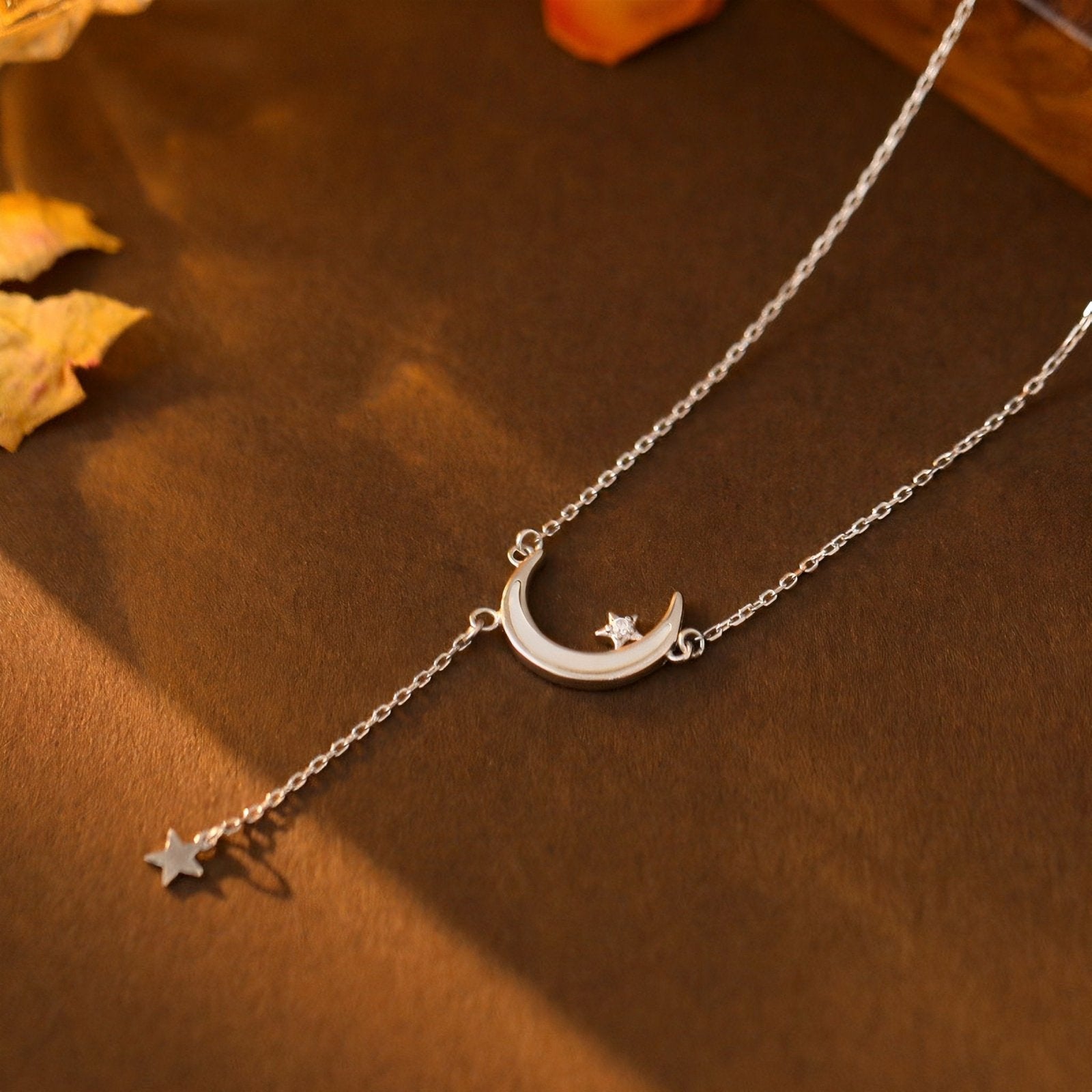 Collier lune suspendue en argent 925, zircon blanc et étoile dorée, modèle Addilyn
