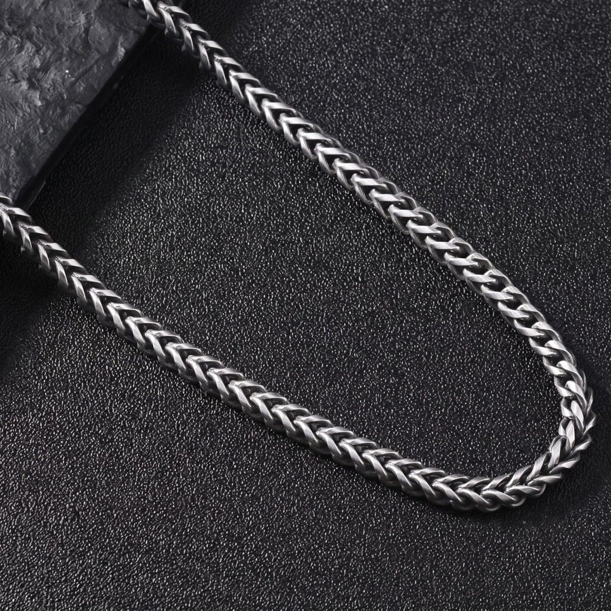 Collier maille spiga pour homme, en acier inoxydable, finition moderne et robuste