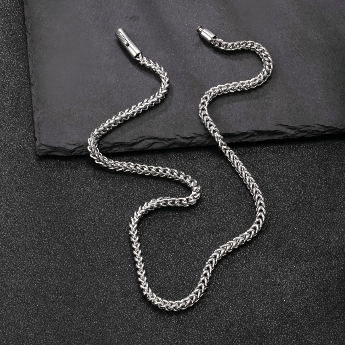 Collier maille spiga pour homme, en acier inoxydable, finition moderne et robuste