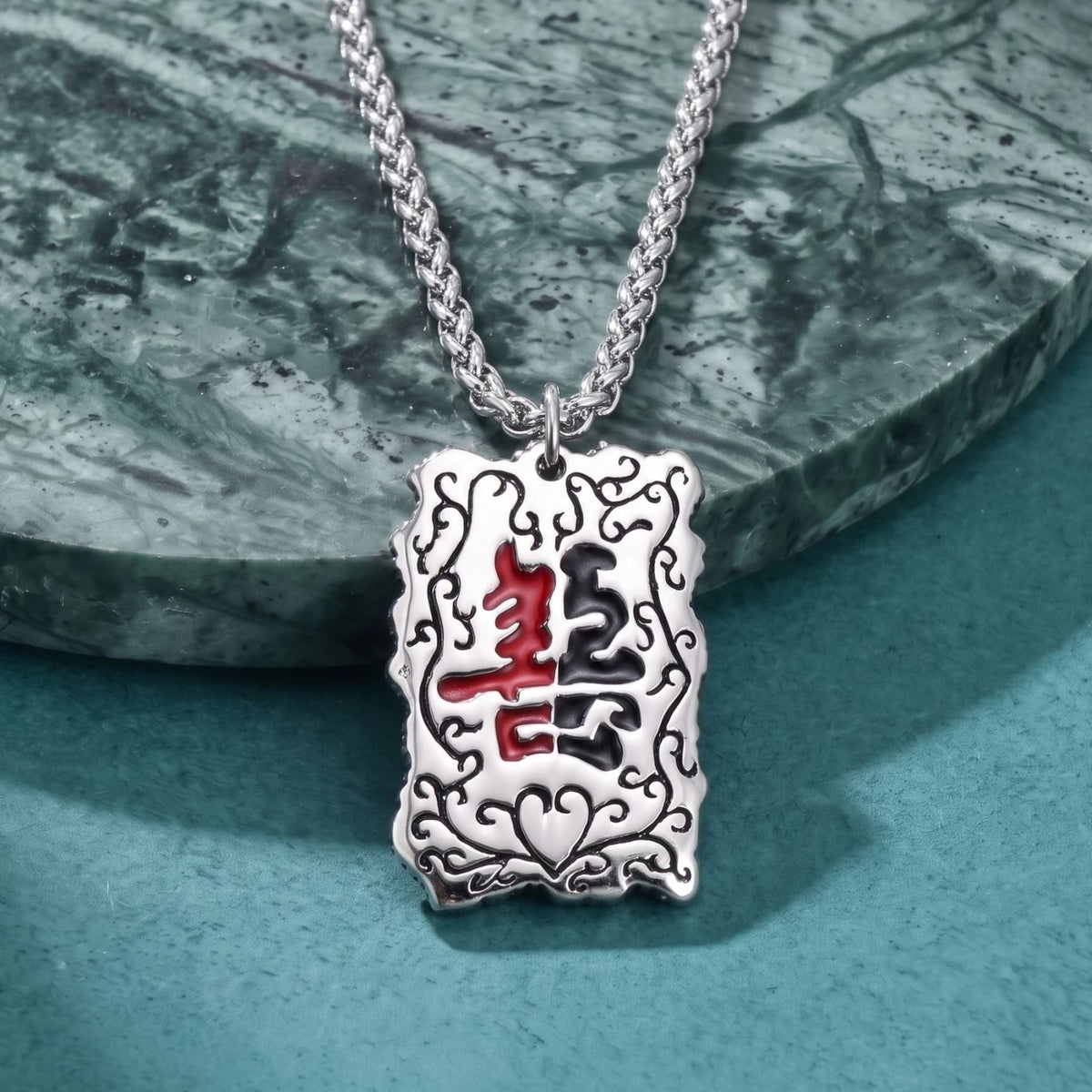 Collier mains en prière pour homme, en acier titane, rectangulaire double face avec inscriptions chinoises et motifs gravés