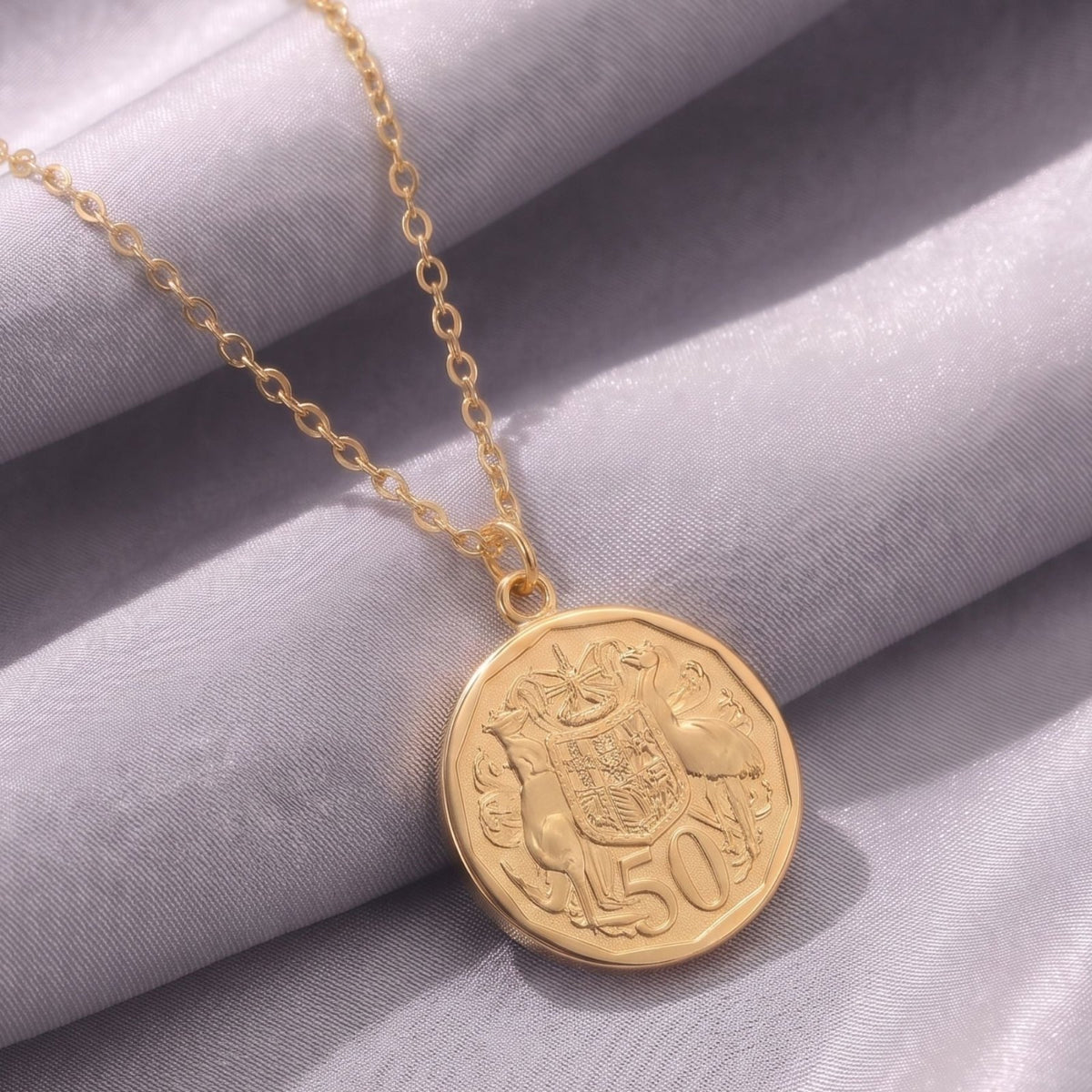 Collier médaille Reine Elizabeth II pour femme, en acier inoxydable doré, pendentif double face pièce australienne avec portrait royal et armoiries