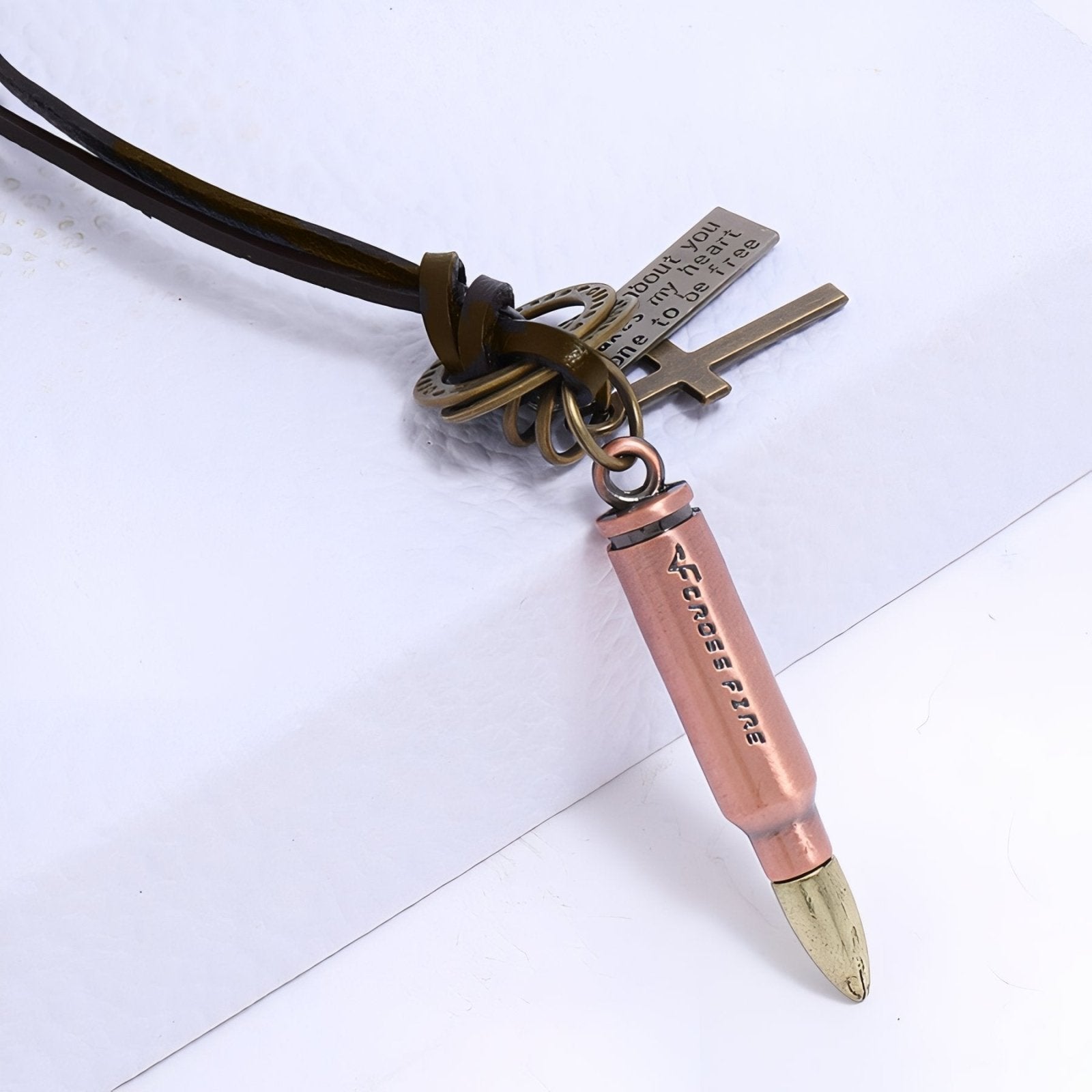 Collier militaire homme, pendentif douille en métal vieilli et croix, cordon en cuir marron réglable