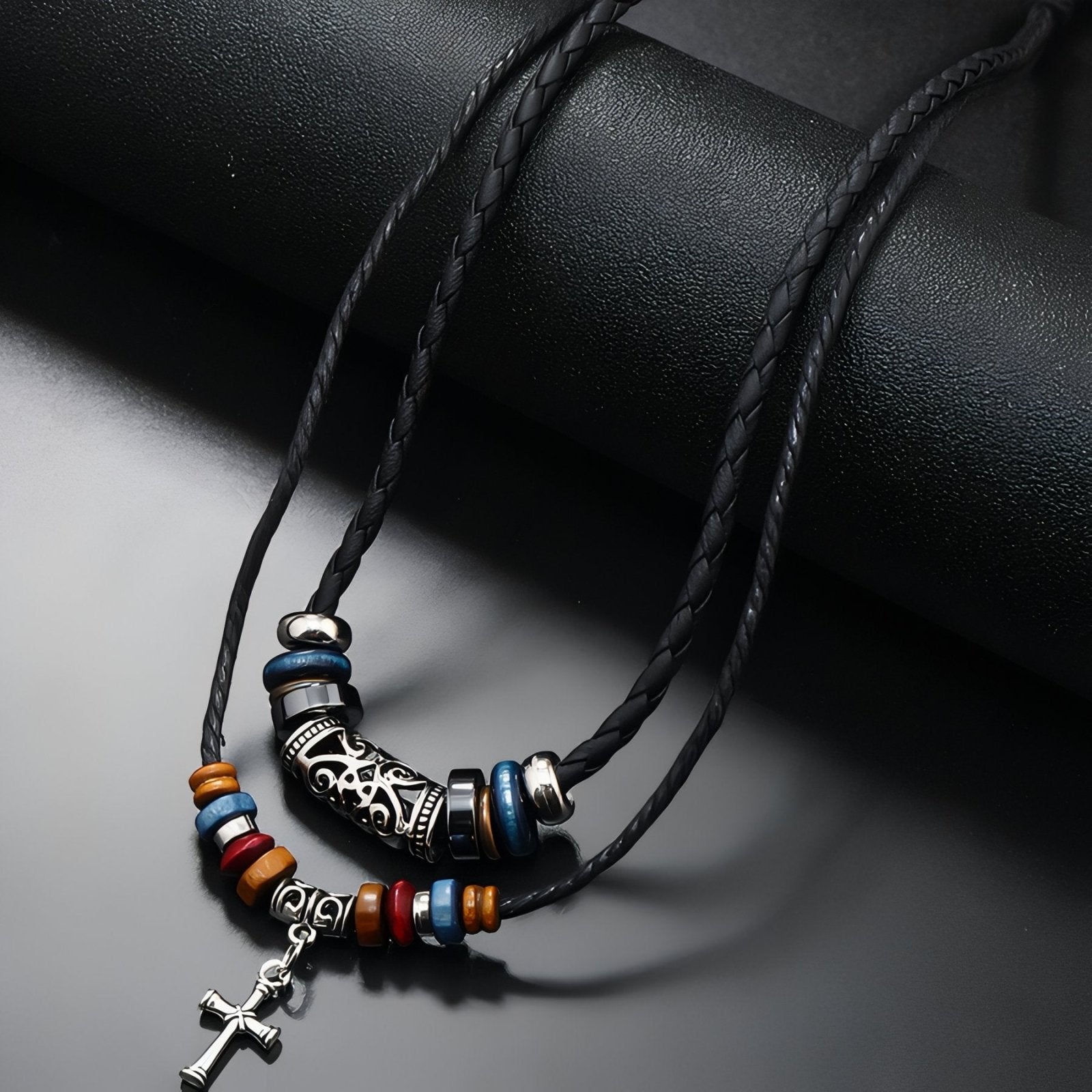 Collier mixte double rang, style bohème, perles ethniques multicolores et pendentif croix