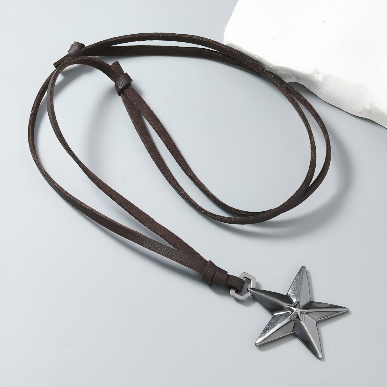 Collier mixte pendentif étoile, cordon en cuir noir ou marron ajustable, style vintage