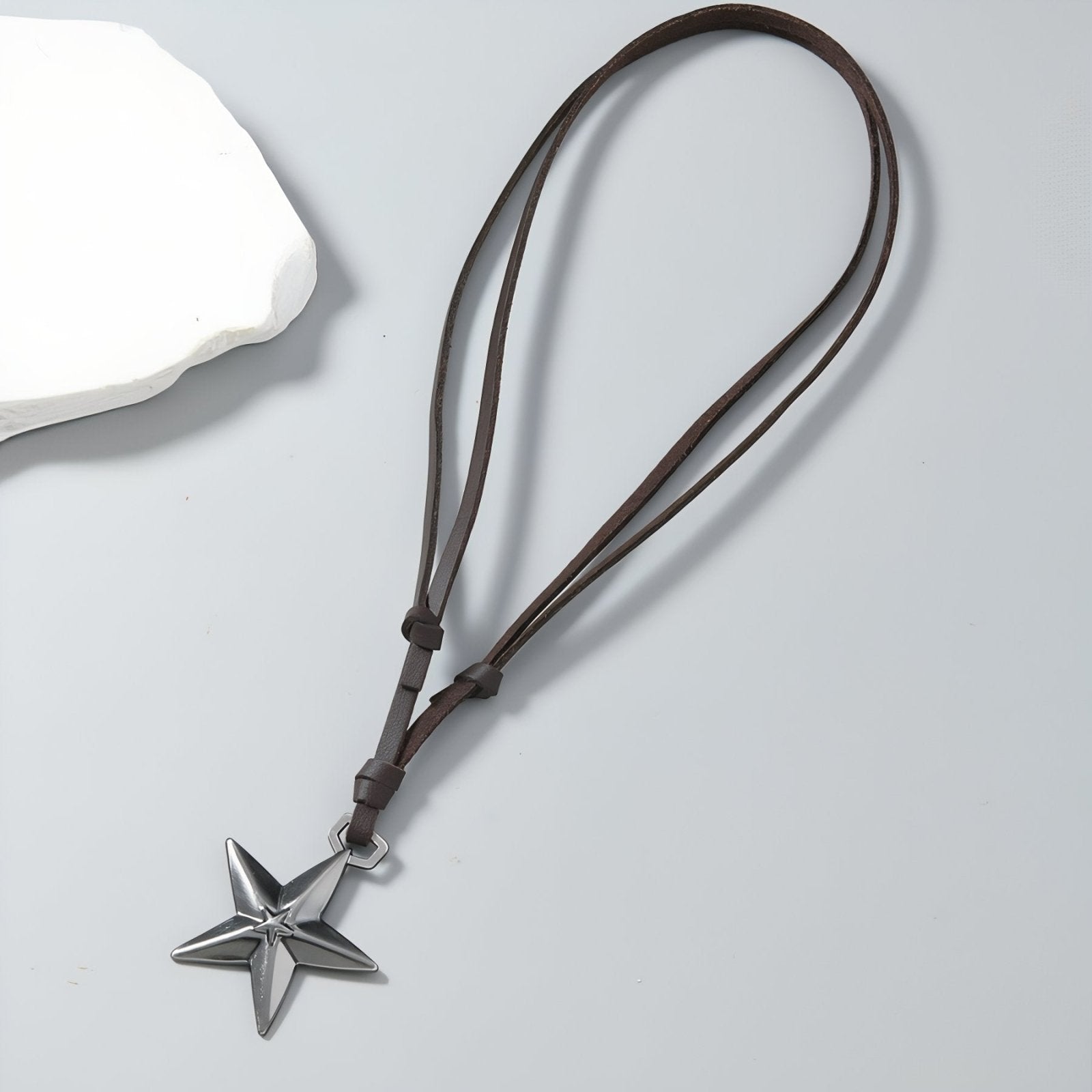 Collier mixte pendentif étoile, cordon en cuir noir ou marron ajustable, style vintage