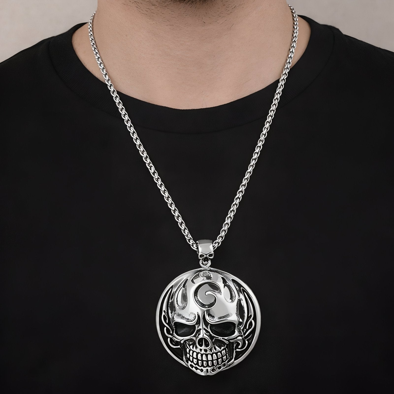 Collier moderne pour homme, avec pendentif tête de mort sculpté, en acier inoxydable