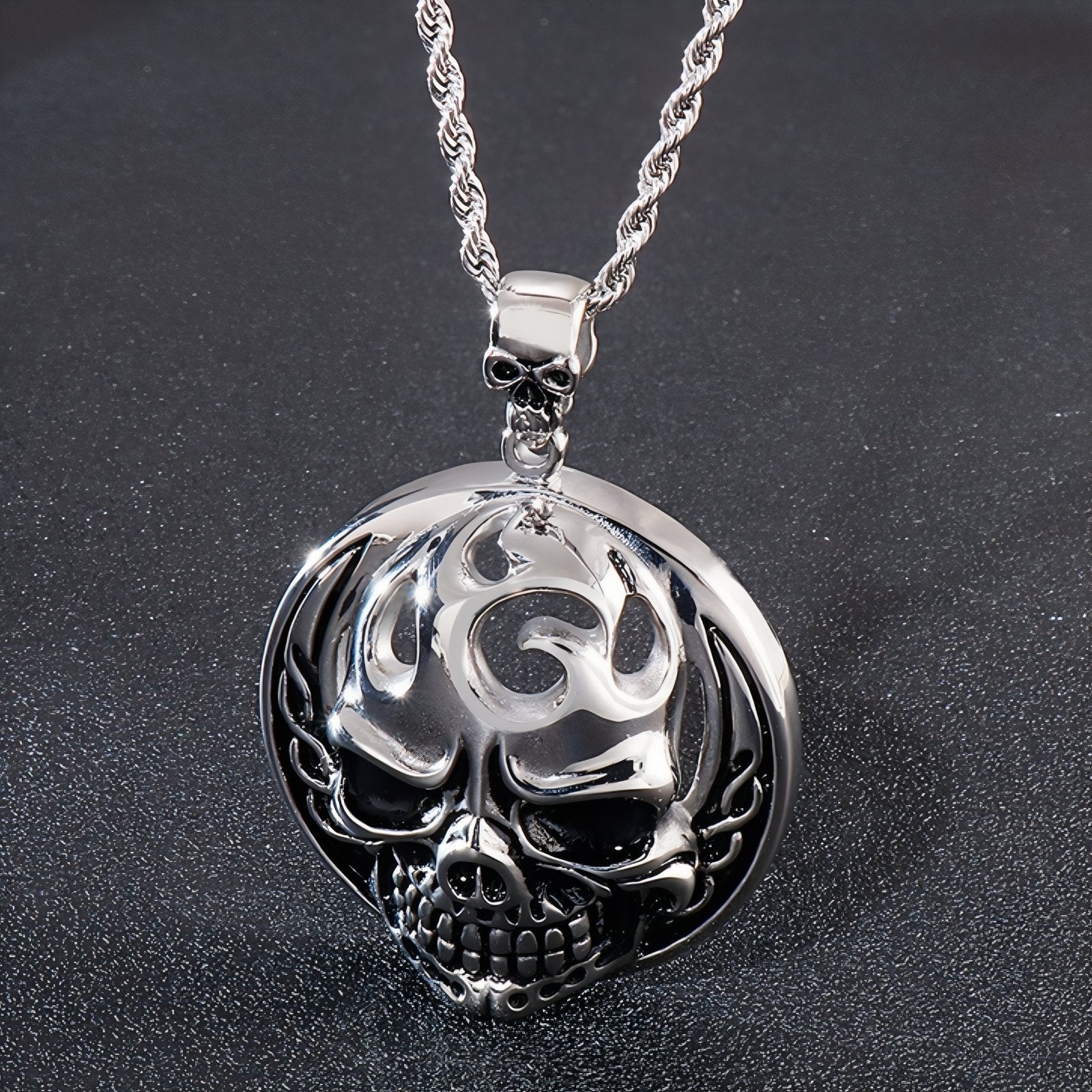 Collier moderne pour homme, avec pendentif tête de mort sculpté, en acier inoxydable