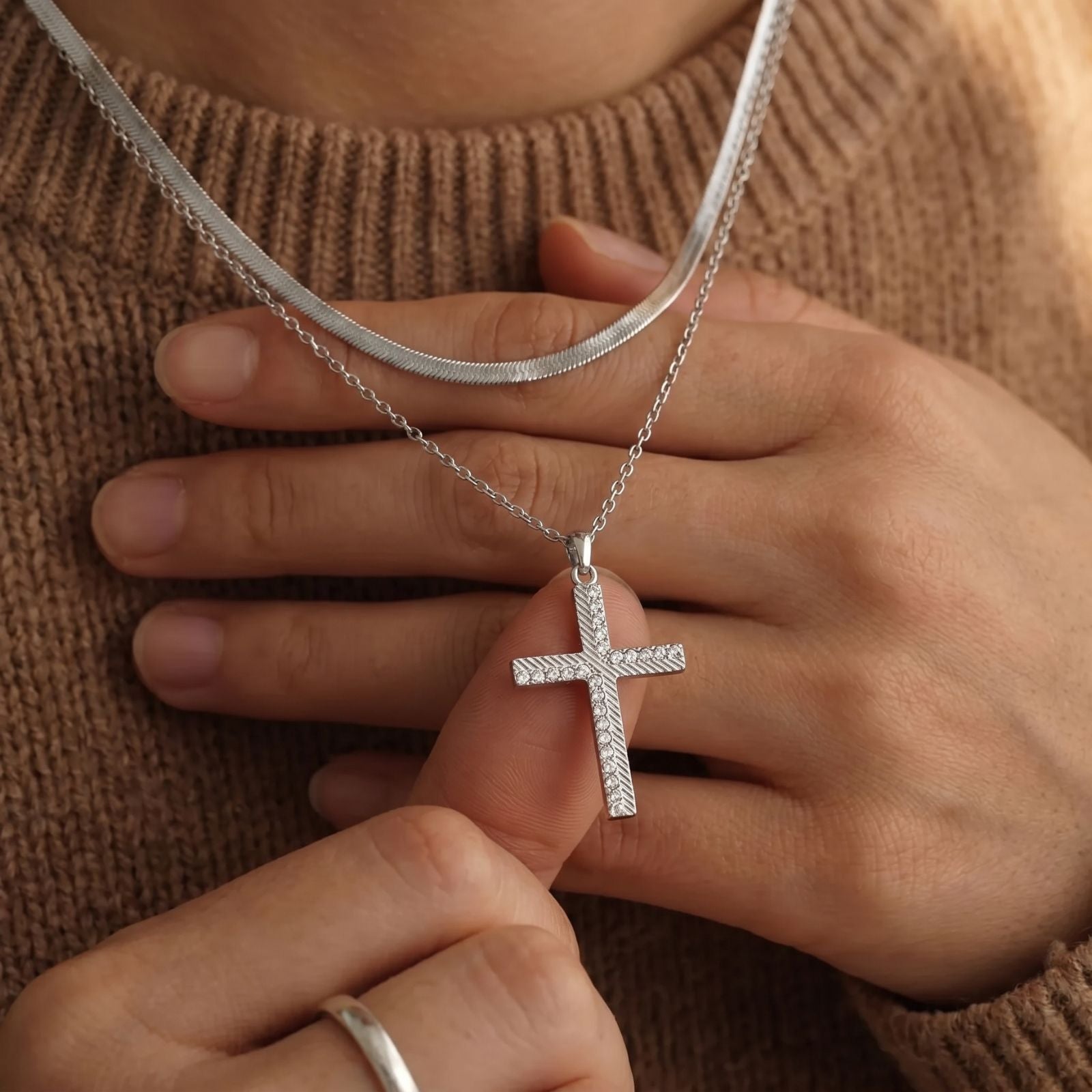Collier multi rangs croix pour femme, pendentif zircon, chaîne ajustable 42–47 cm