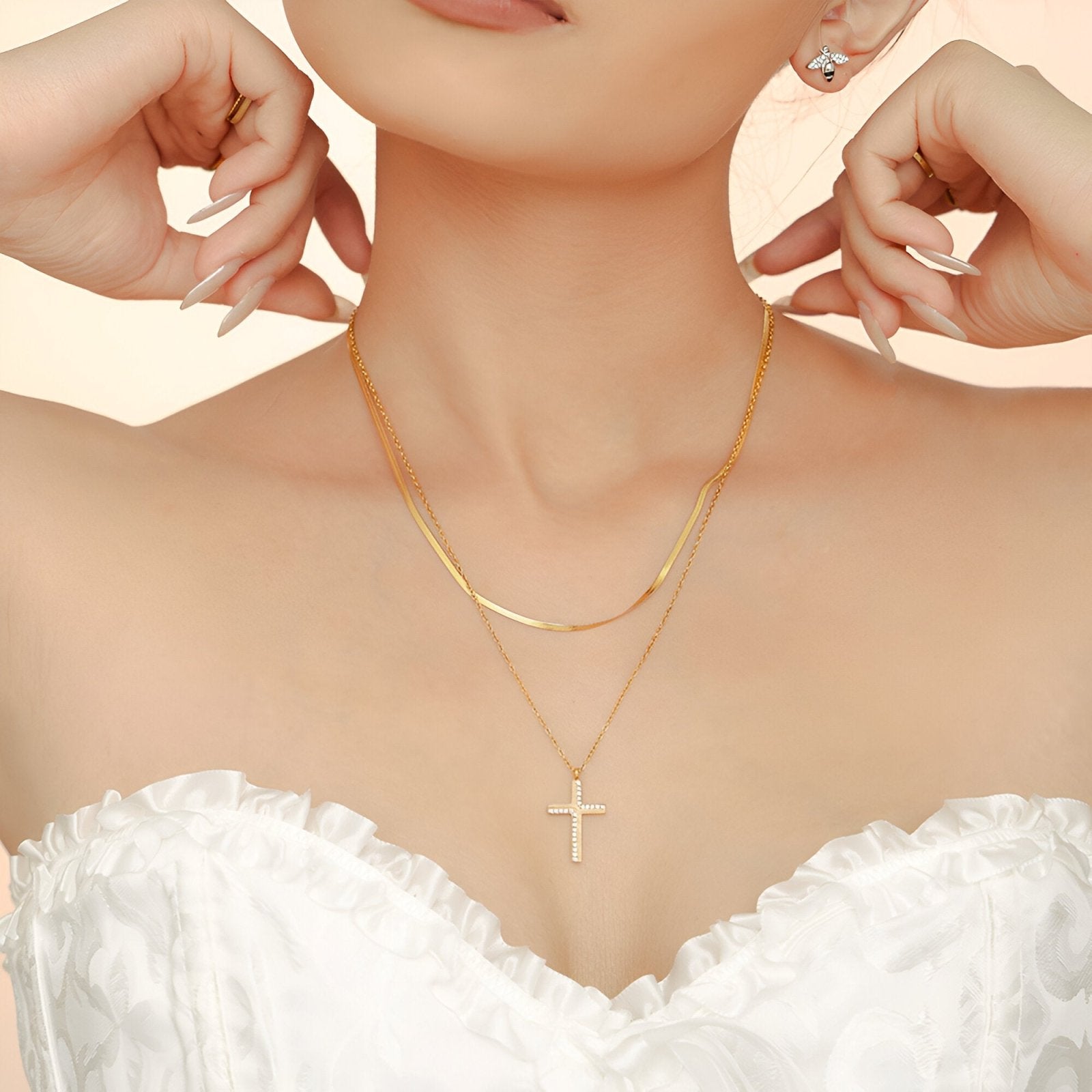 Collier multi rangs croix pour femme, pendentif zircon, chaîne ajustable 42–47 cm, modèle Myriam