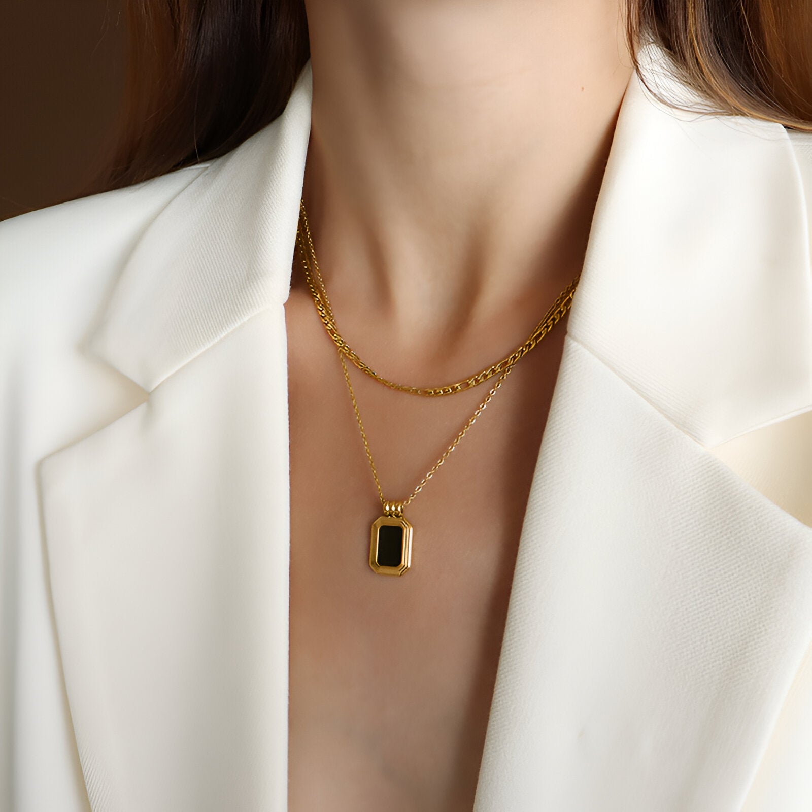 Collier multi - rangs en acier doré, pendentif géométrique noir, bijou chic tendance, modèle Nour