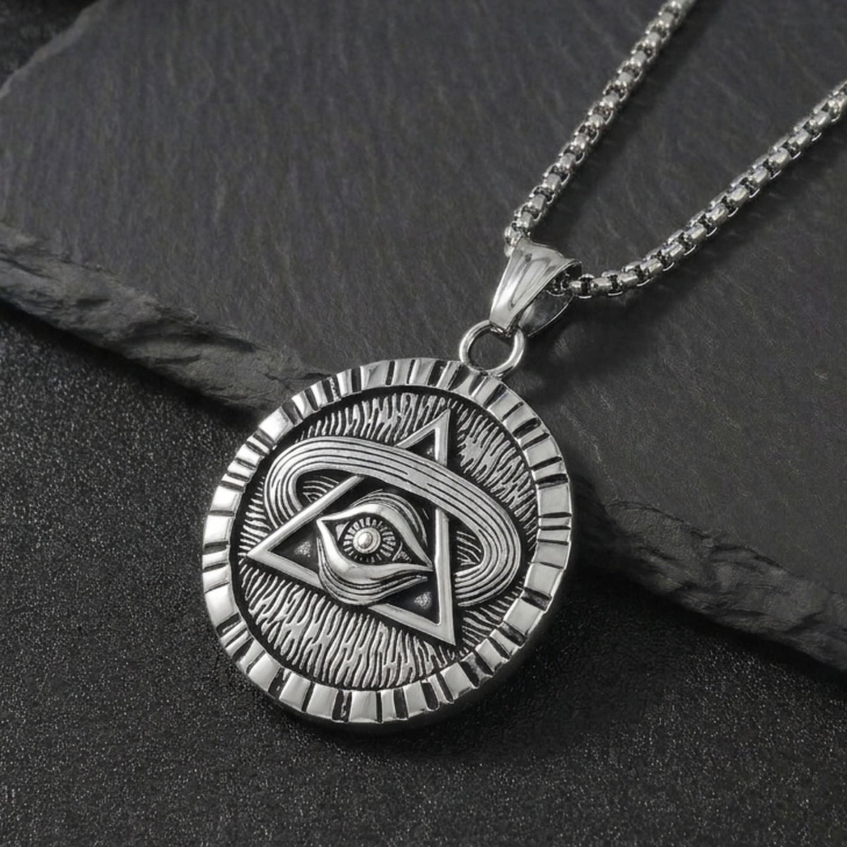 Collier Œil de la Providence pour homme, en acier inoxydable, médaillon ésotérique aux motifs gravés