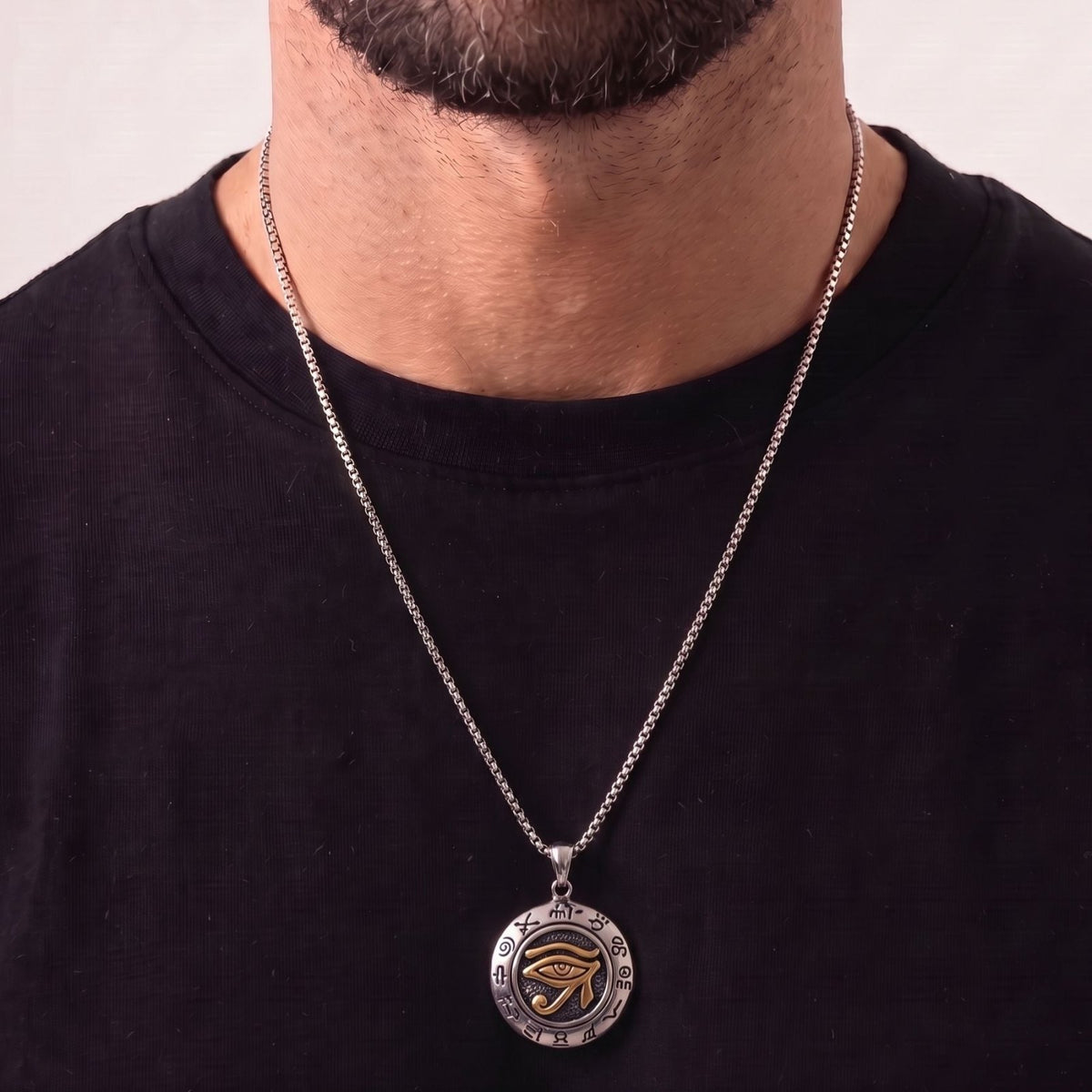 Collier Œil d’Horus pour homme, en acier inoxydable, pendentif égyptien avec hiéroglyphes gravés