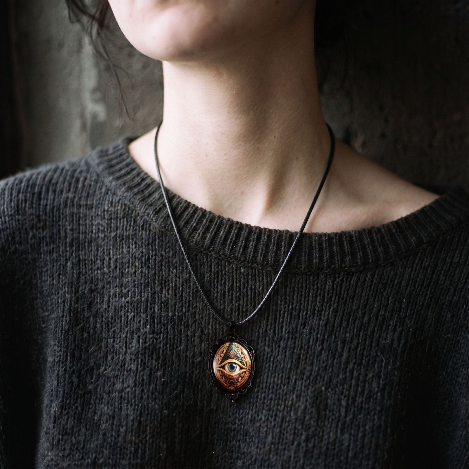 Collier œil d'horus unisexe, en alliage de zinc, sur cordon noir