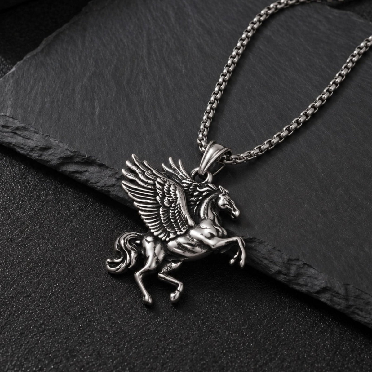 Collier Pégase pour homme, en acier inoxydable, pendentif cheval ailé sculpté au style mythologique