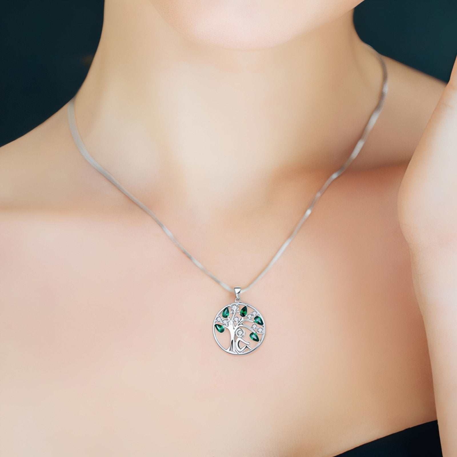Collier pendentif arbre de vie et personnage assis, avec zircon, en argent 925