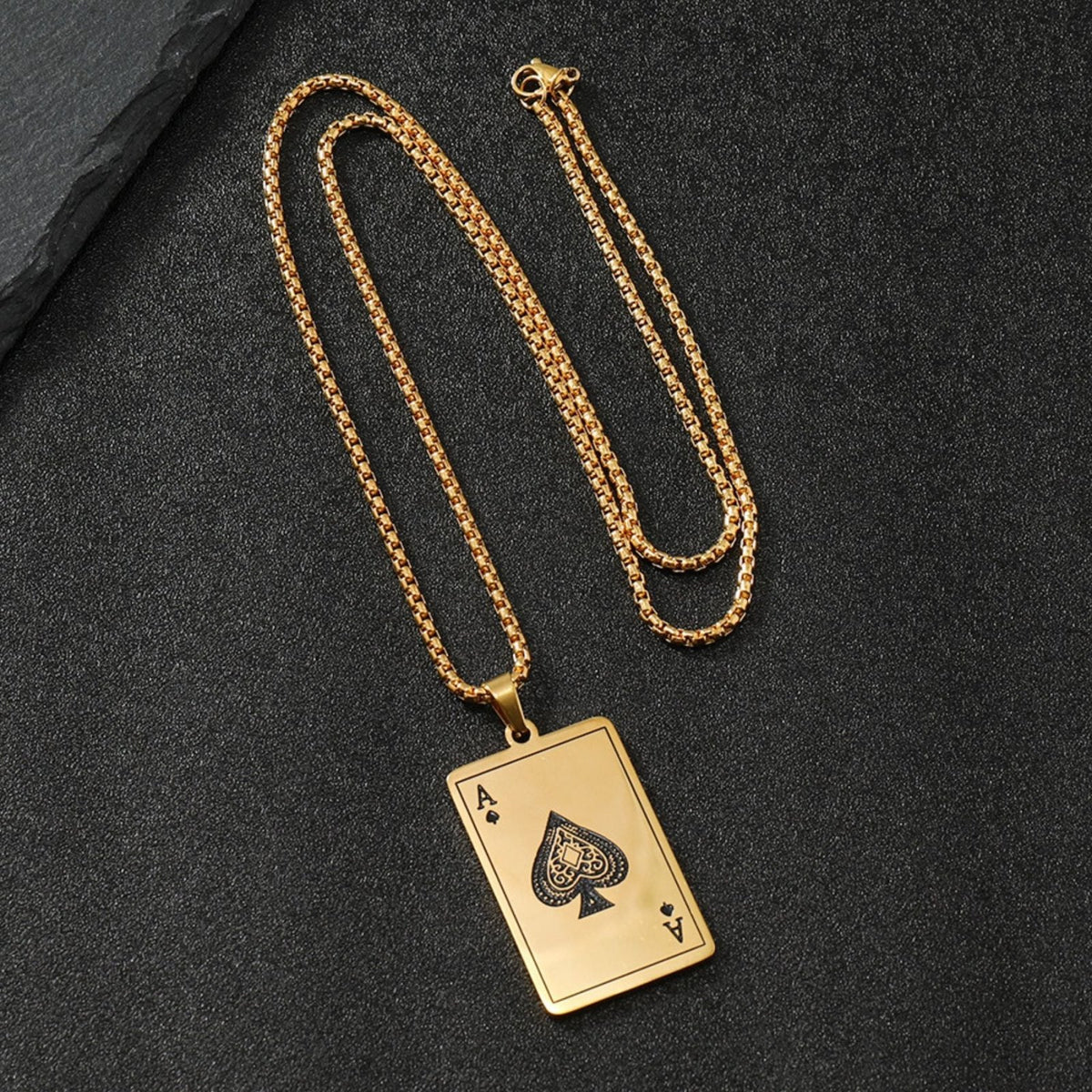 Collier pendentif as de pique pour homme, en acier inoxydable, carte à jouer rectangulaire aux motifs gravés