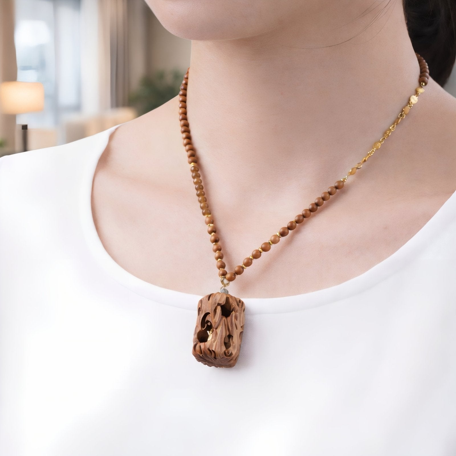 Collier pendentif Bouddha en bois de santal naturel, avec perles en bois et alliage métallique