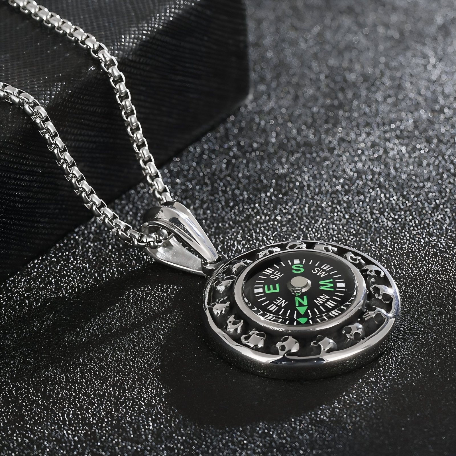 Collier pendentif boussole décorée crânes pour homme, en acier inoxydable, look urbain