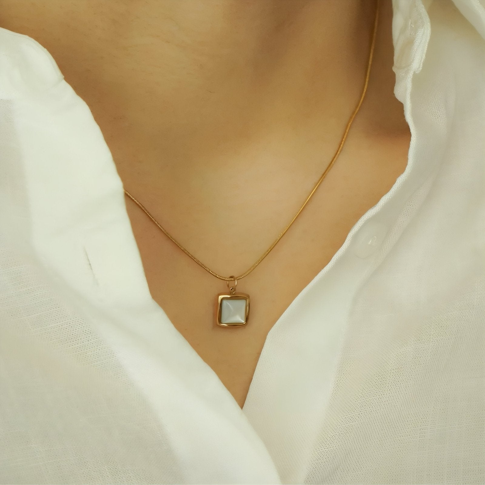 Collier pendentif carré pour femme, maille serpent, avec nacre, en acier inoxydable