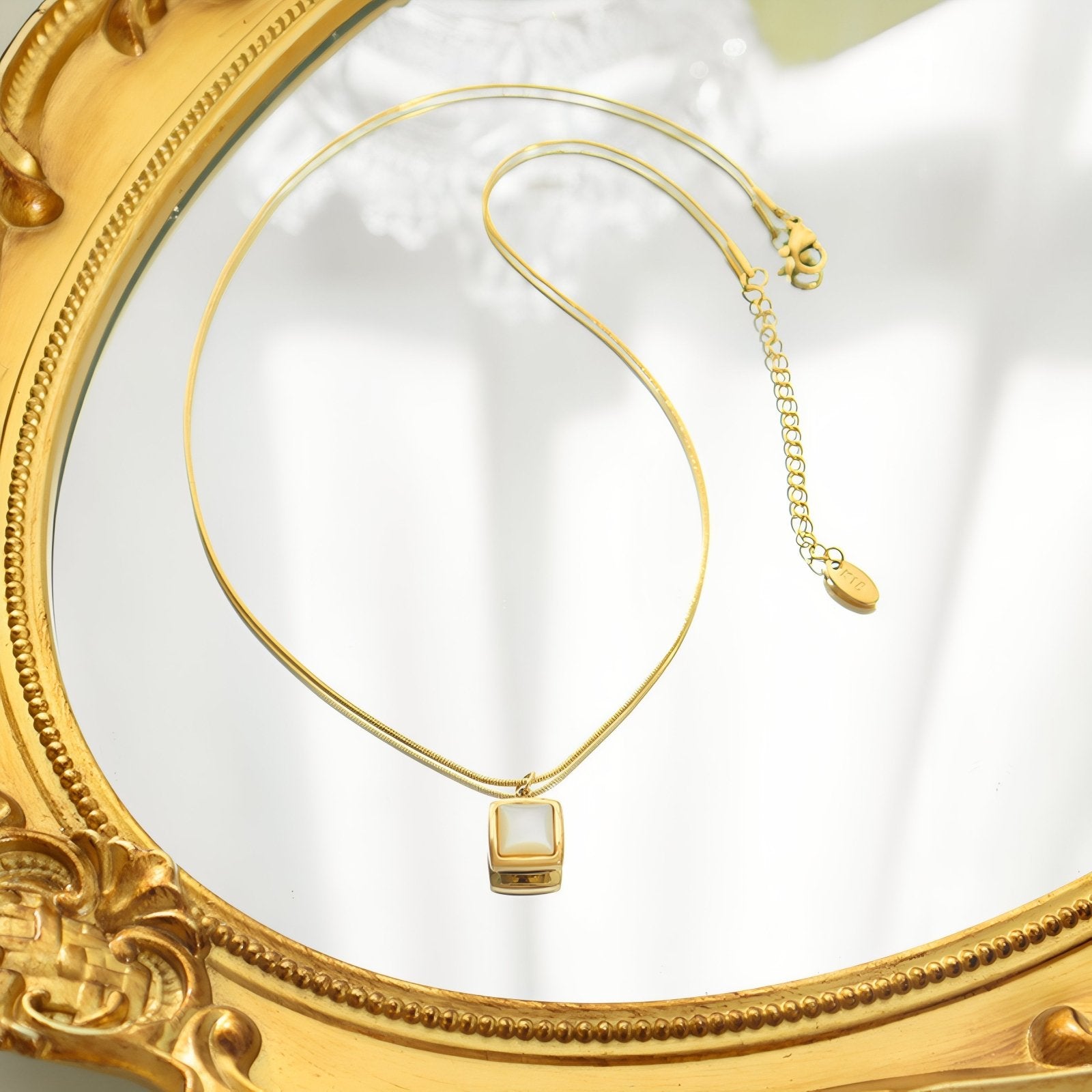 Collier pendentif carré pour femme, maille serpent, avec nacre, en acier inoxydable