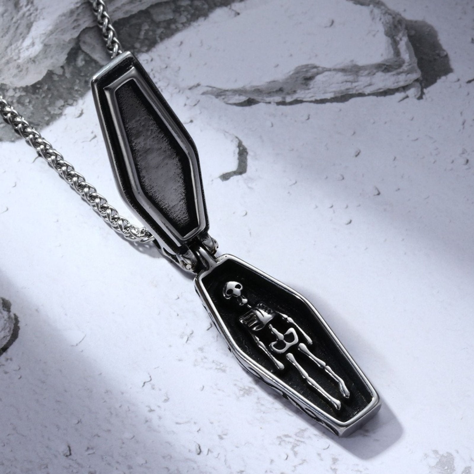 Collier pendentif cercueil avec squelette pour homme, en acier inoxydable