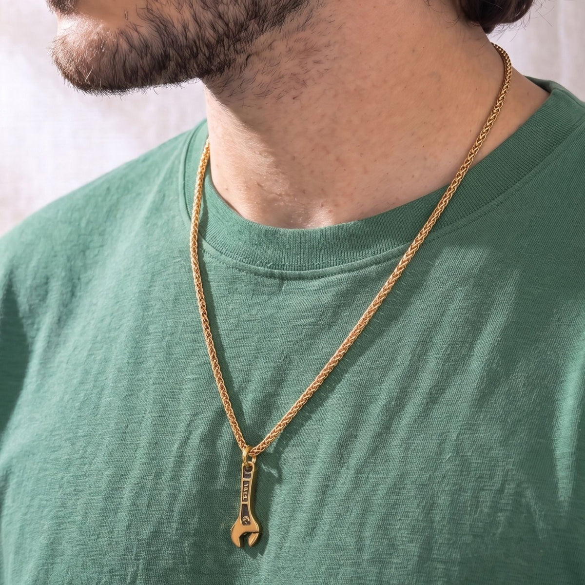 Collier pendentif clé à molette pour homme, en acier inoxydable doré, design retro