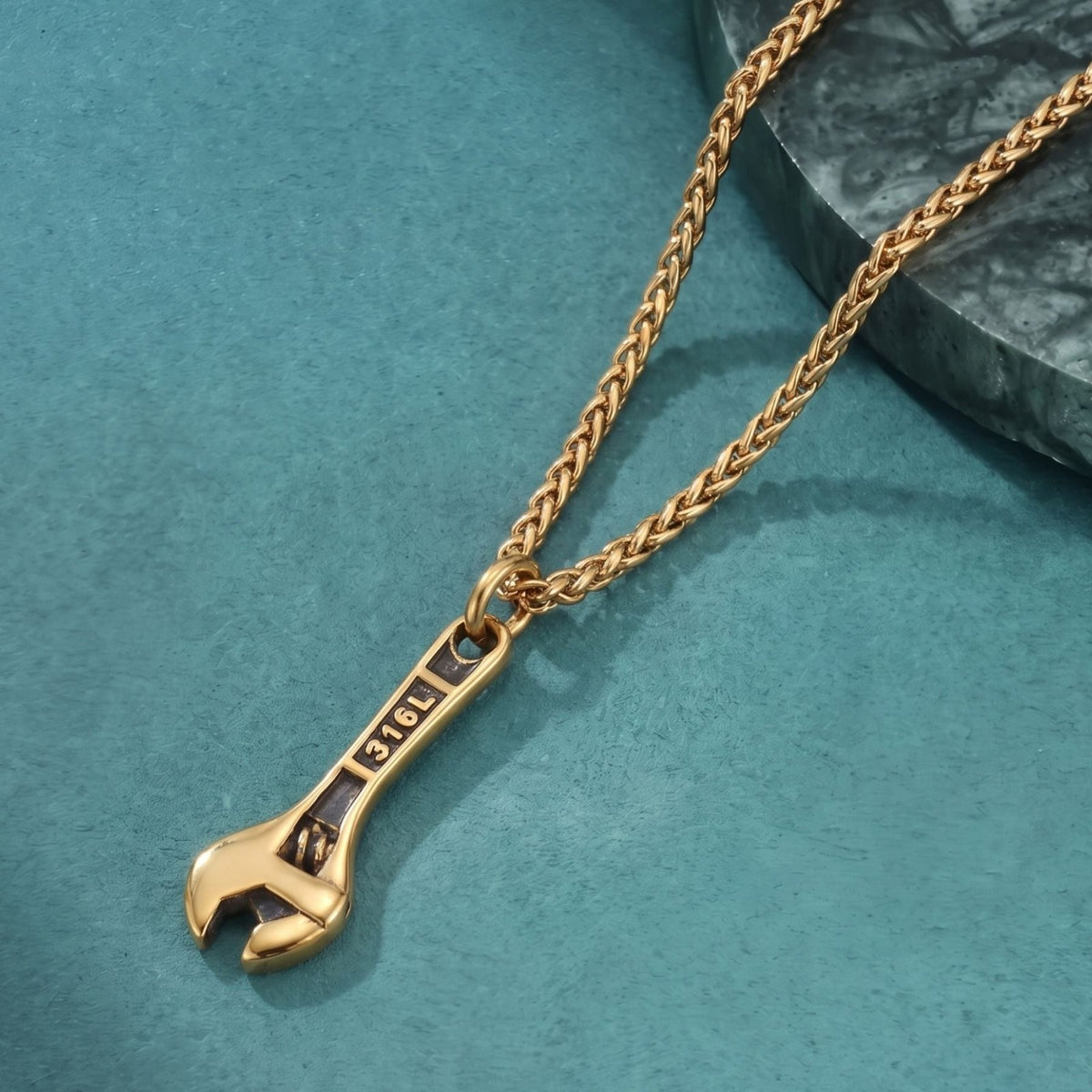 Collier pendentif clé à molette pour homme, en acier inoxydable doré, design retro