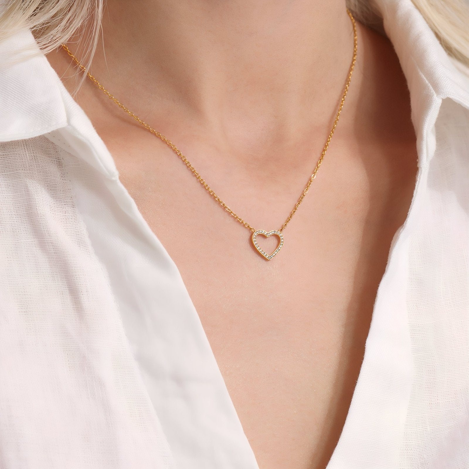 Collier pendentif cœur ajouré pour femme, avec zircon, en acier inoxydable