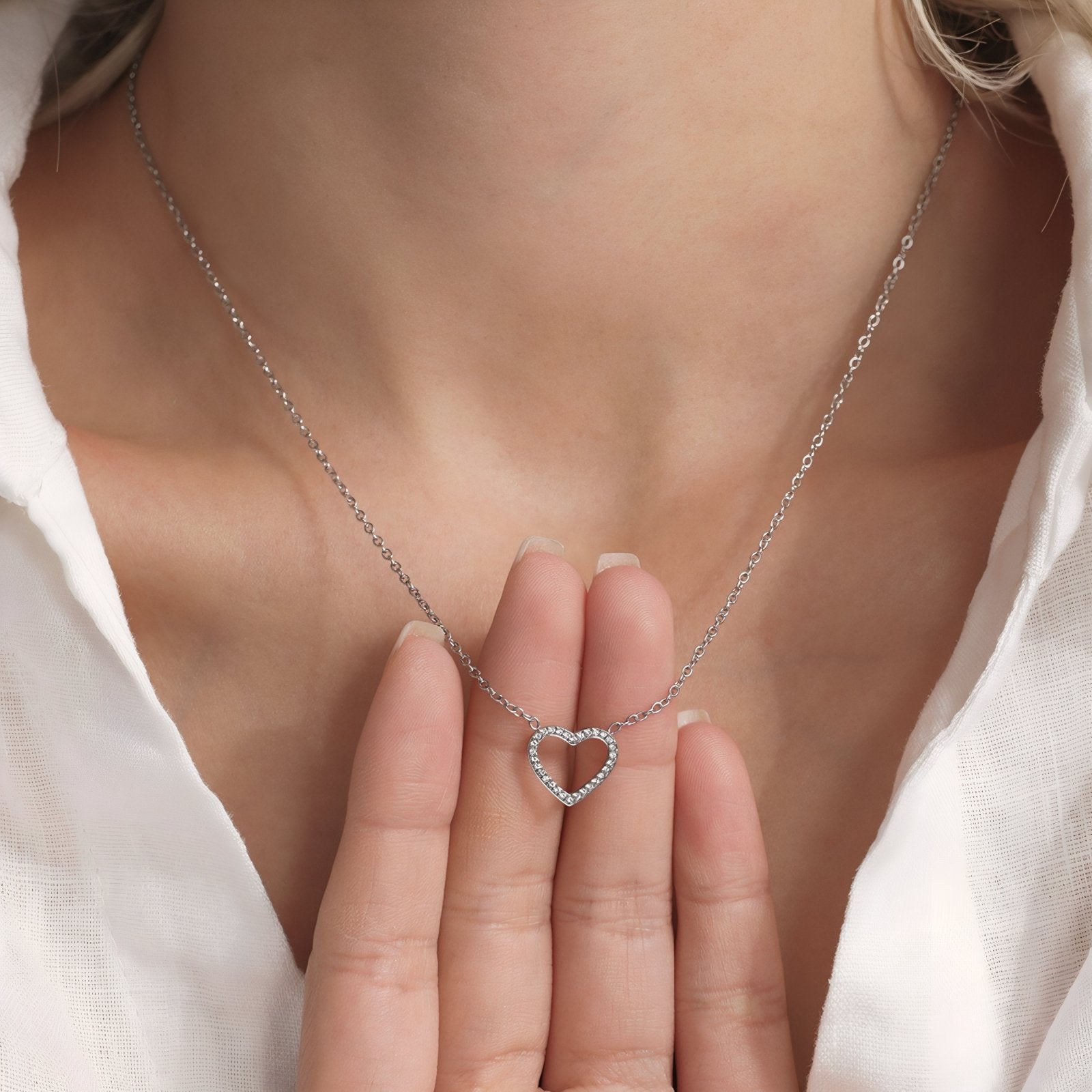 Collier pendentif cœur ajouré pour femme, avec zircon, en acier inoxydable