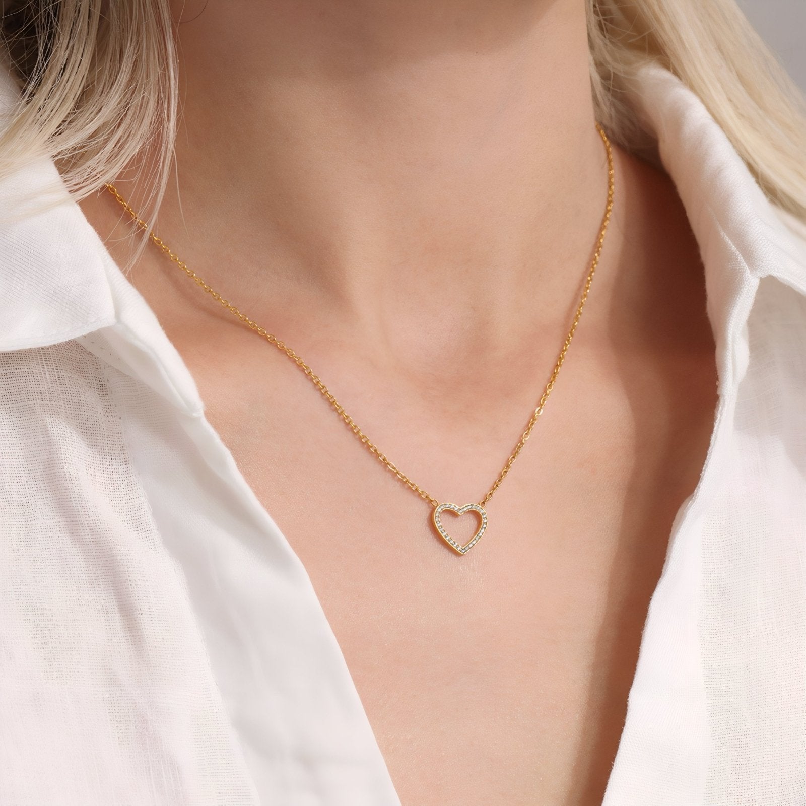 Collier pendentif cœur ajouré pour femme, avec zircon, en acier inoxydable